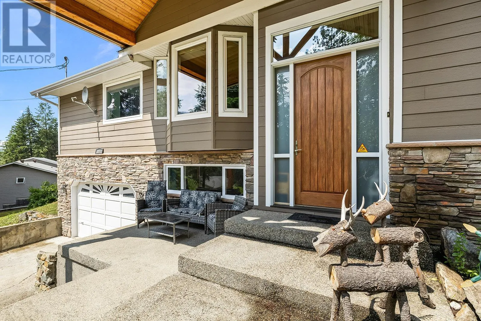 7992 Falcon Ridge Crescent