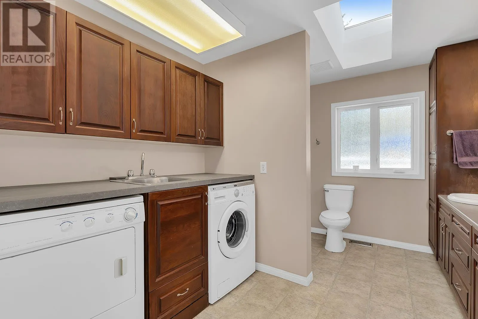 7992 Falcon Ridge Crescent