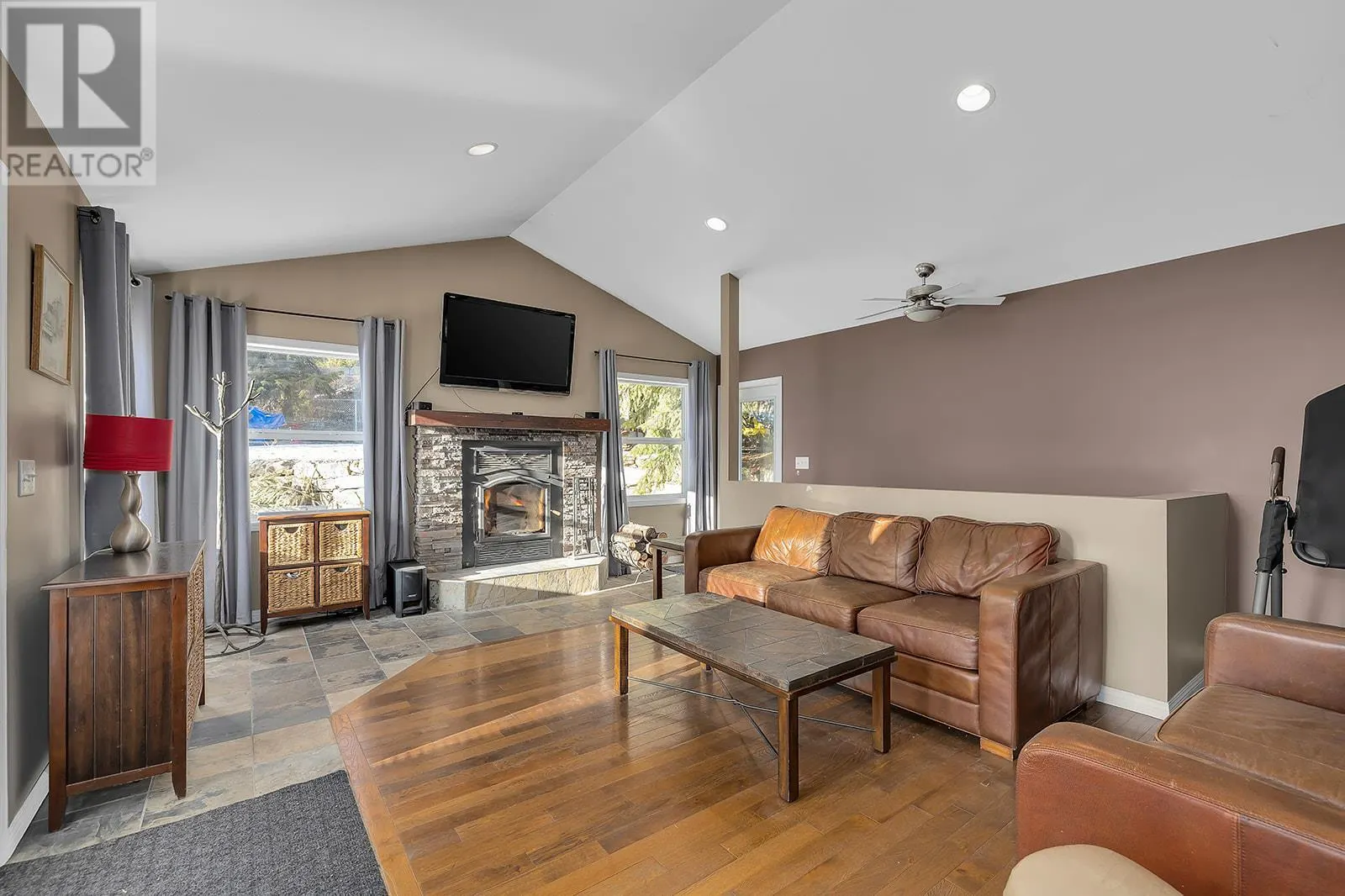 7992 Falcon Ridge Crescent
