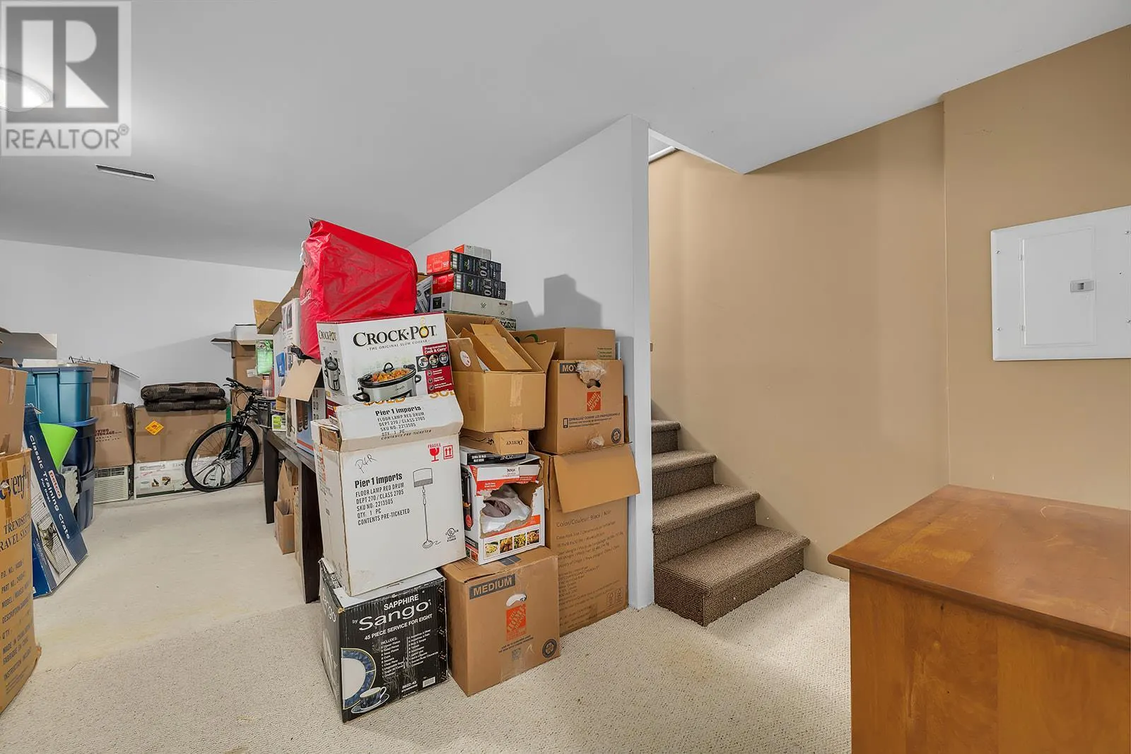 7992 Falcon Ridge Crescent