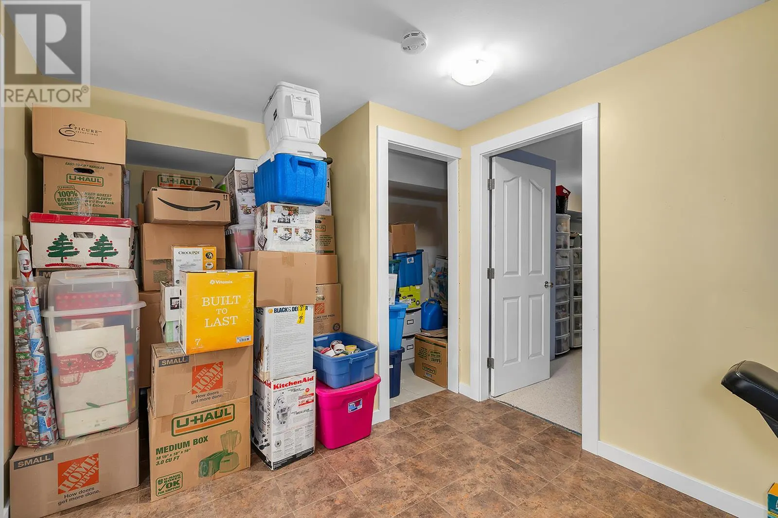 7992 Falcon Ridge Crescent