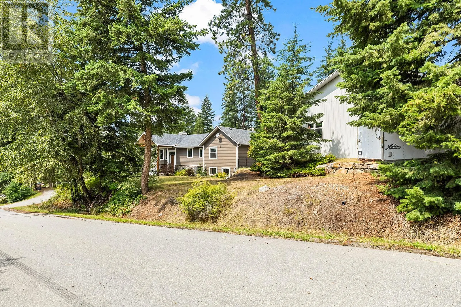 7992 Falcon Ridge Crescent
