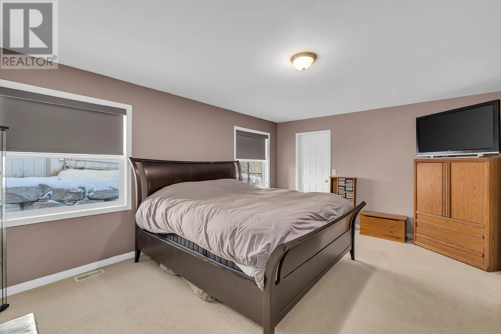 7992 Falcon Ridge Crescent