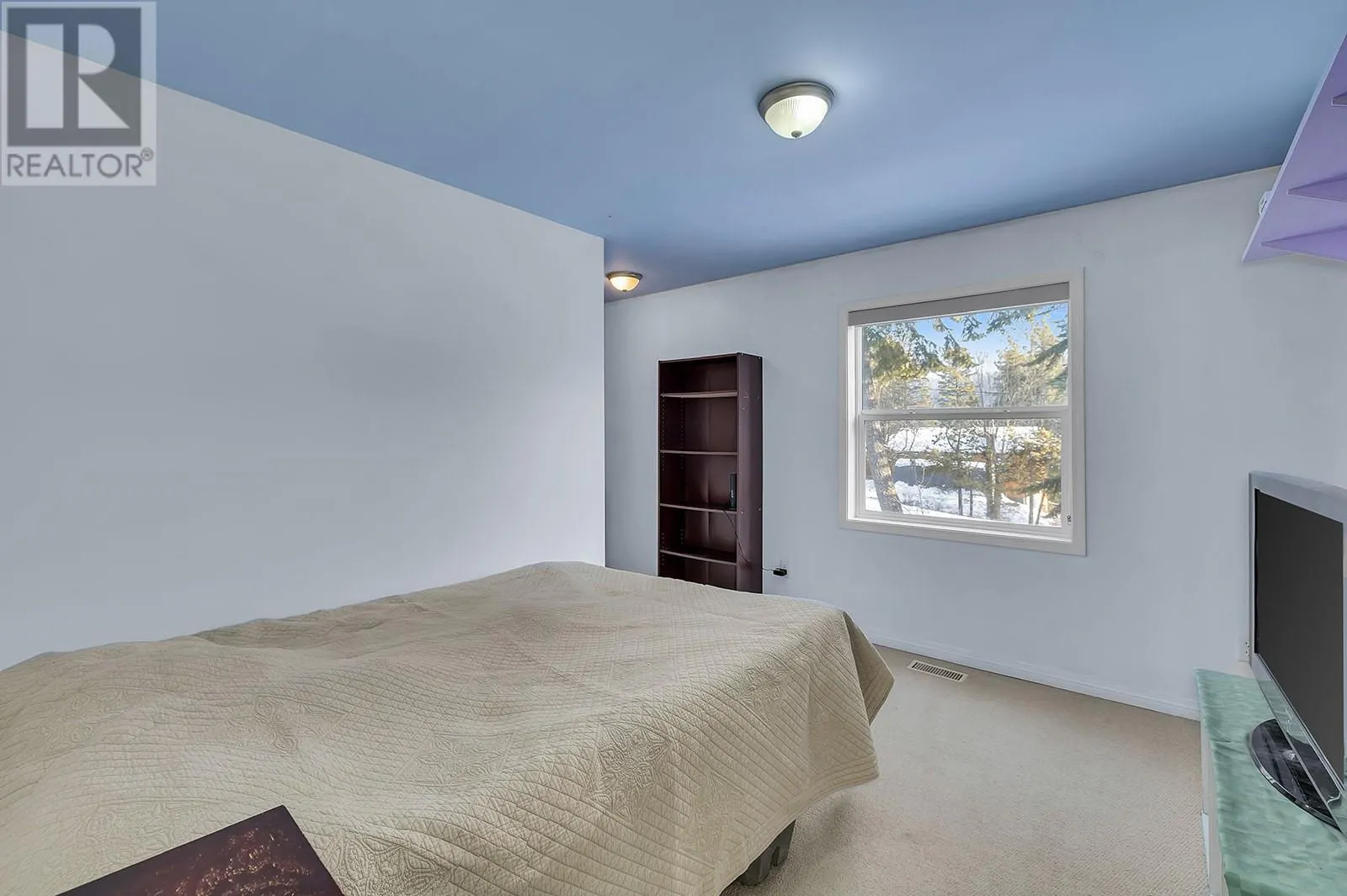 7992 Falcon Ridge Crescent