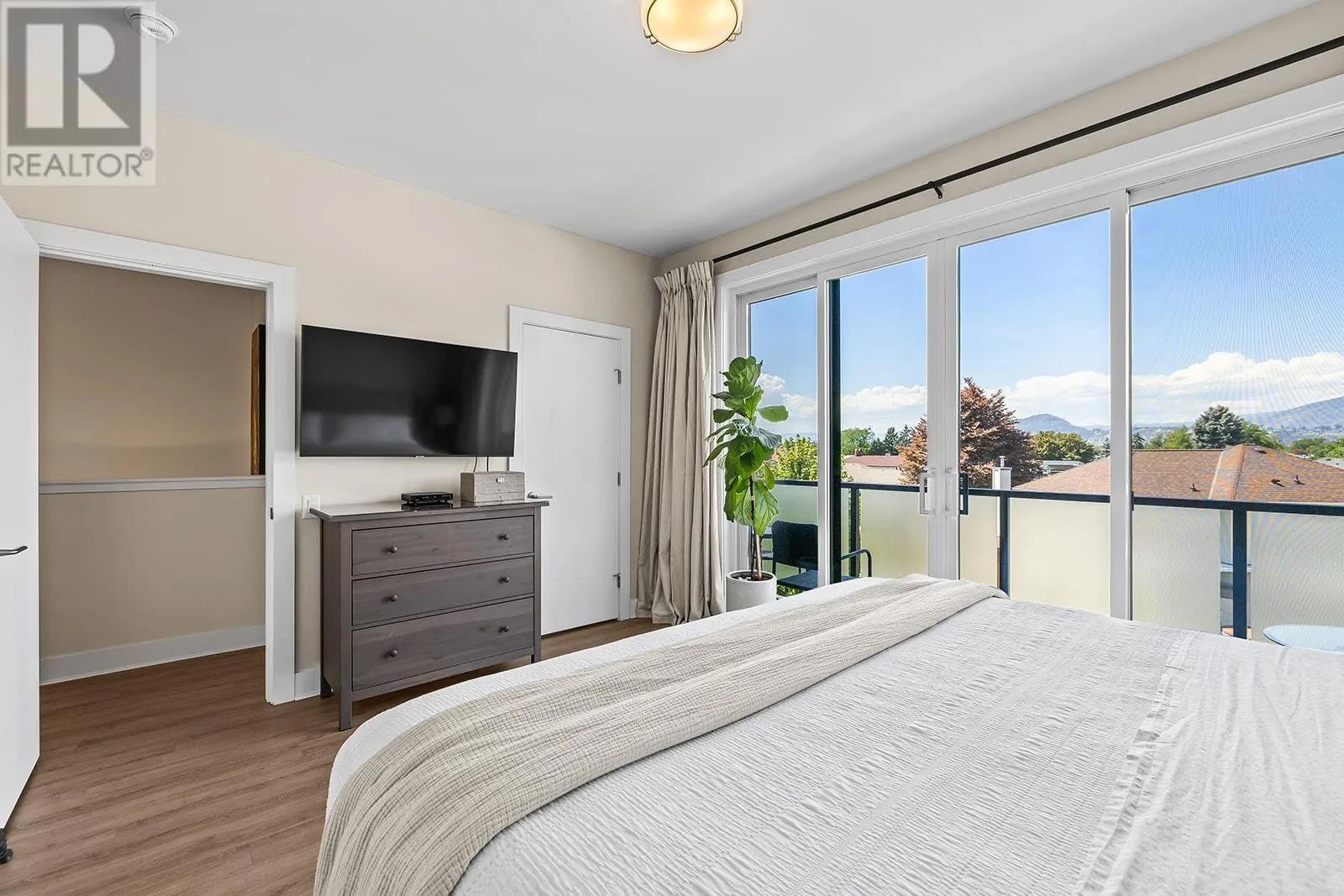 1102 Cameron Avenue Unit# 14