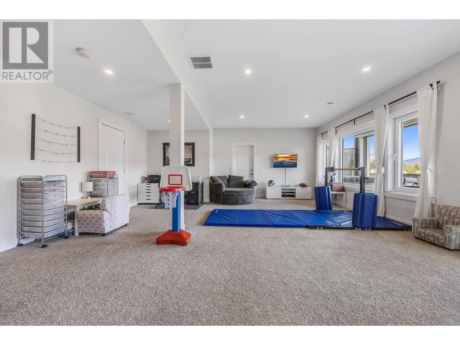 13158 Lake Hill Drive