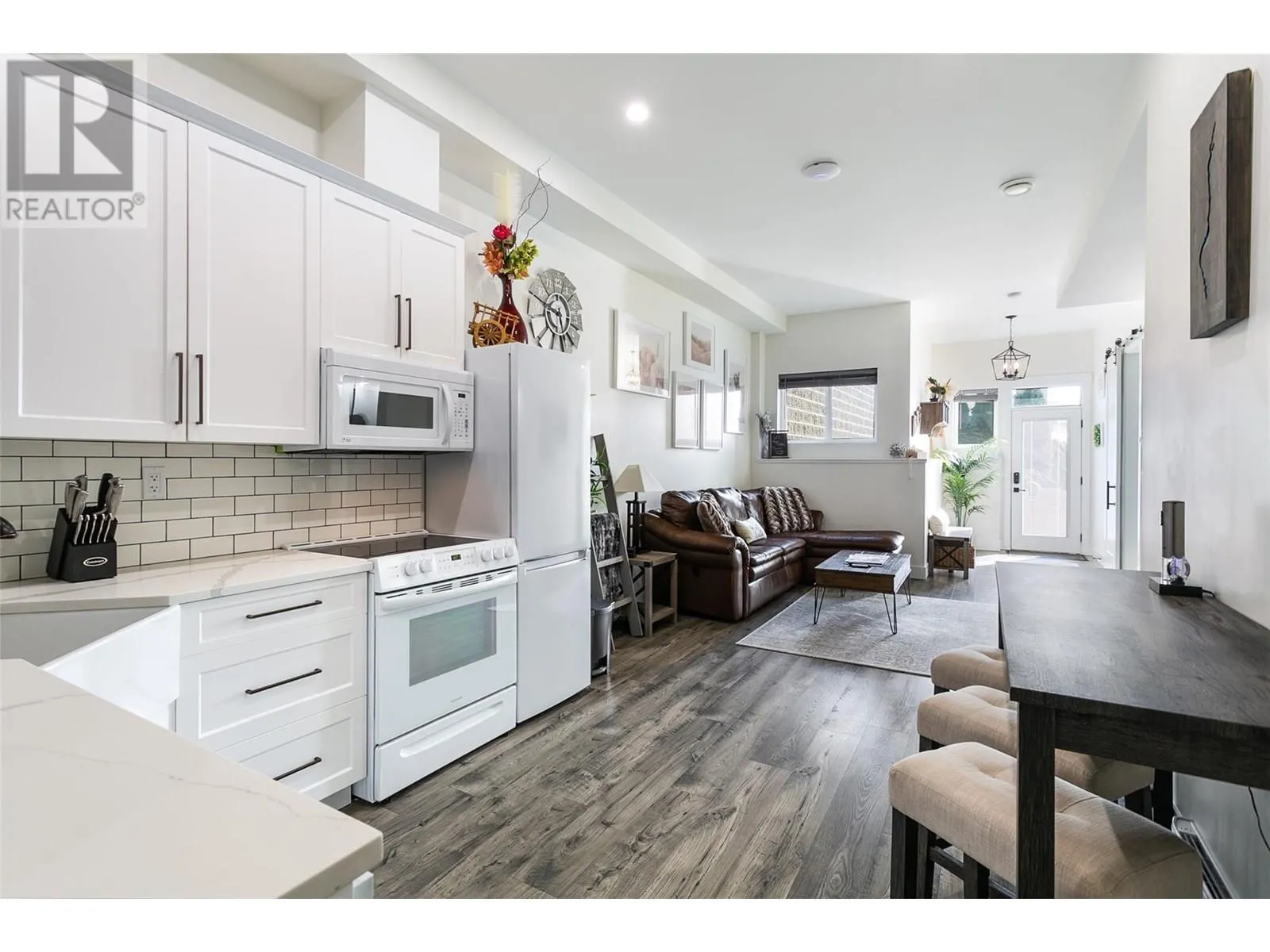 1296 Menu Road