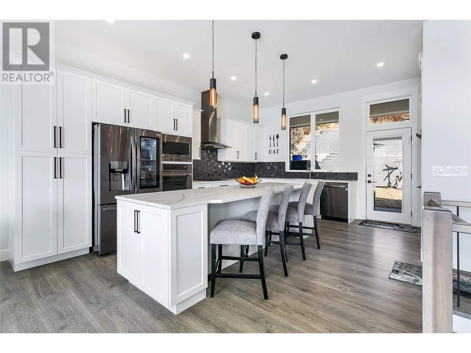 1296 Menu Road