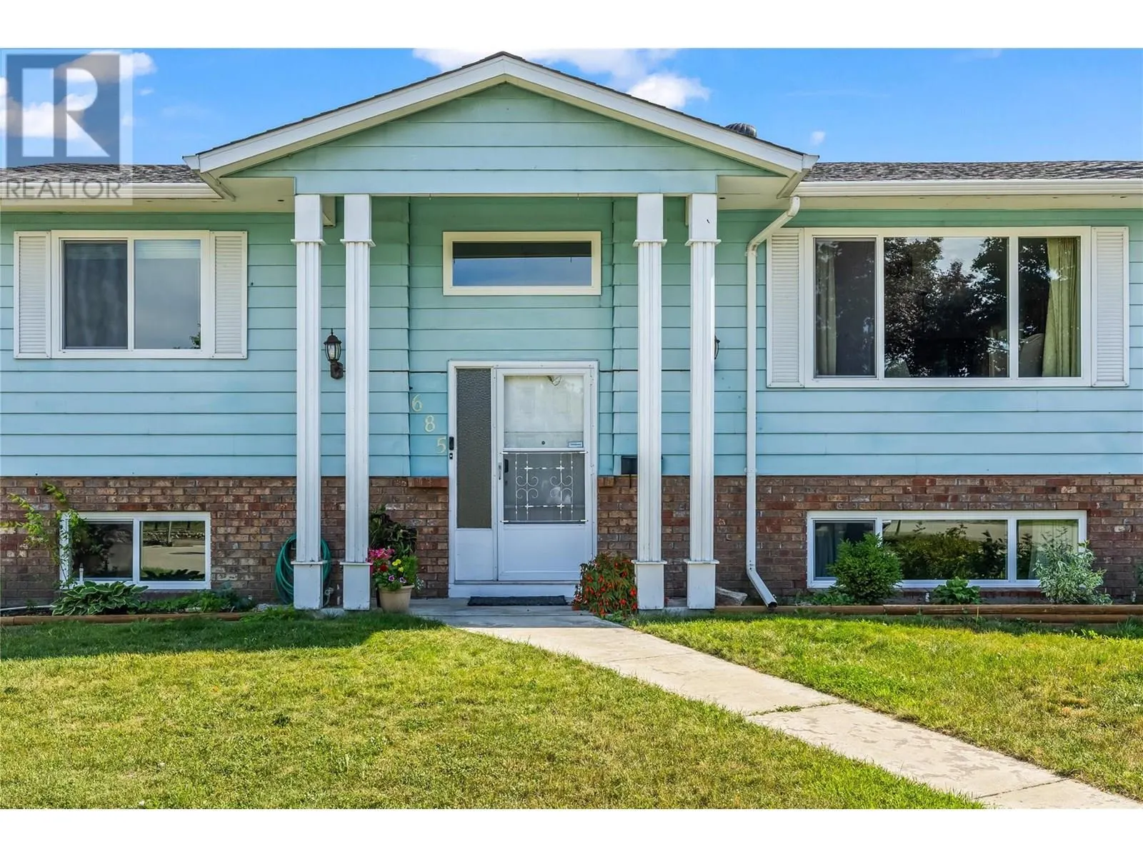 685 Moraine Court