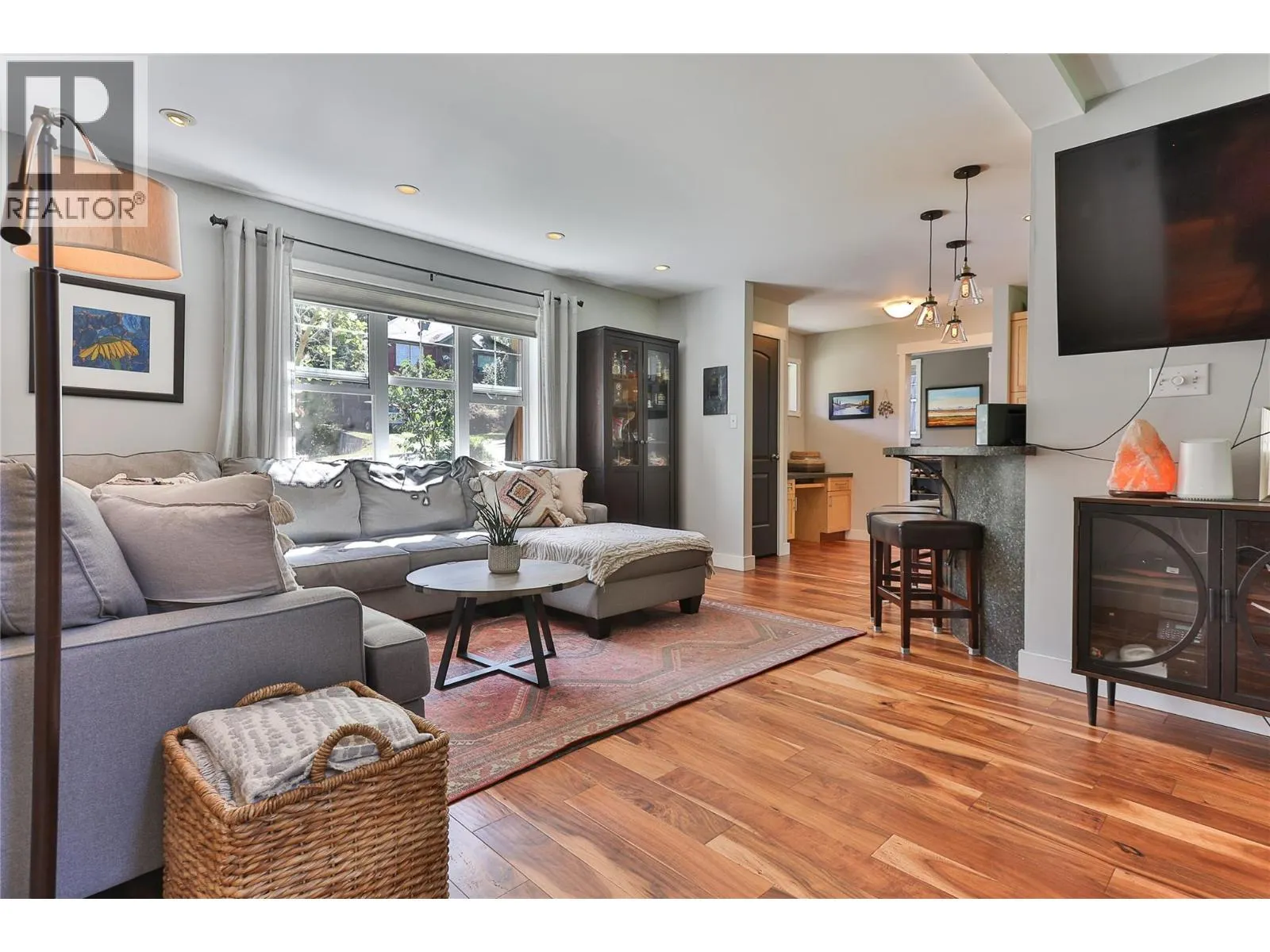 305 Sixth Street
