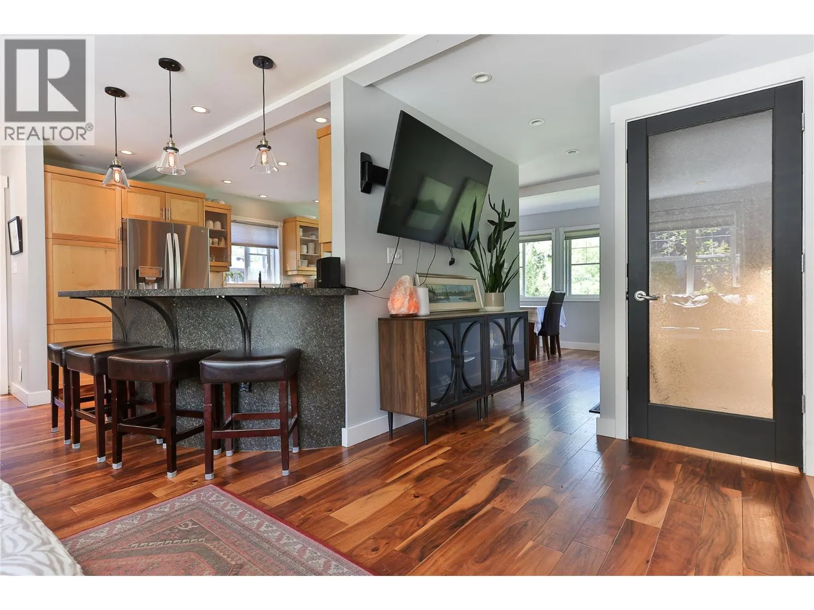 305 Sixth Street