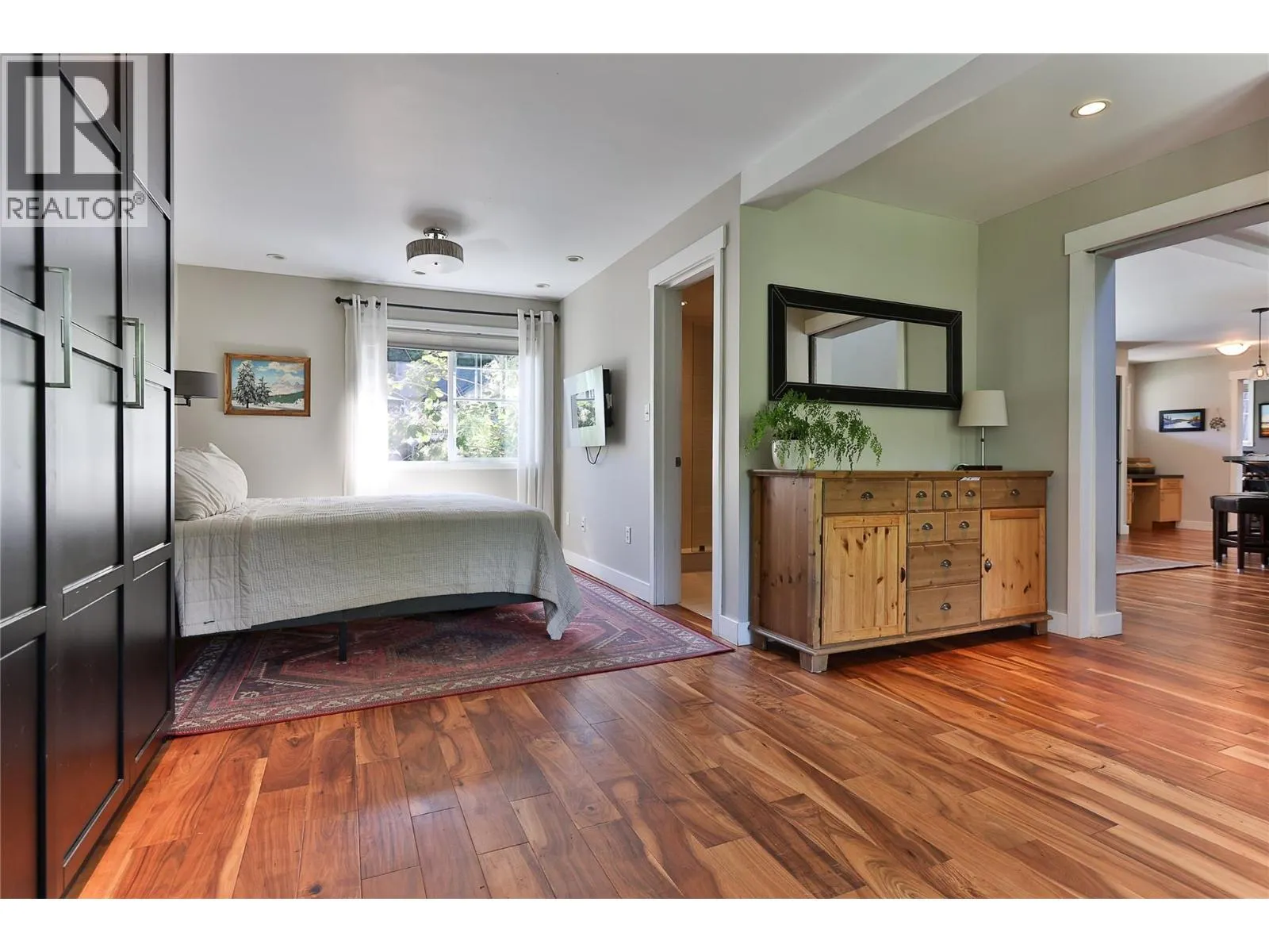 305 Sixth Street