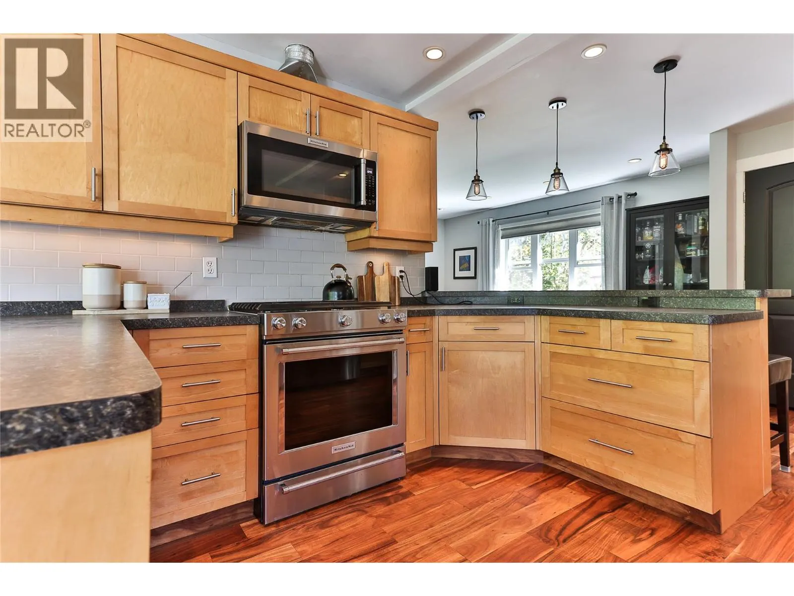 305 Sixth Street