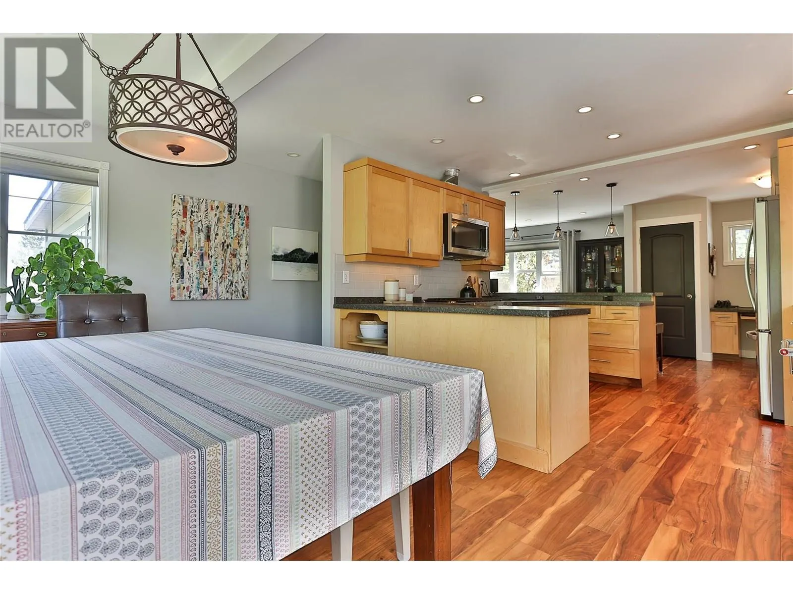 305 Sixth Street