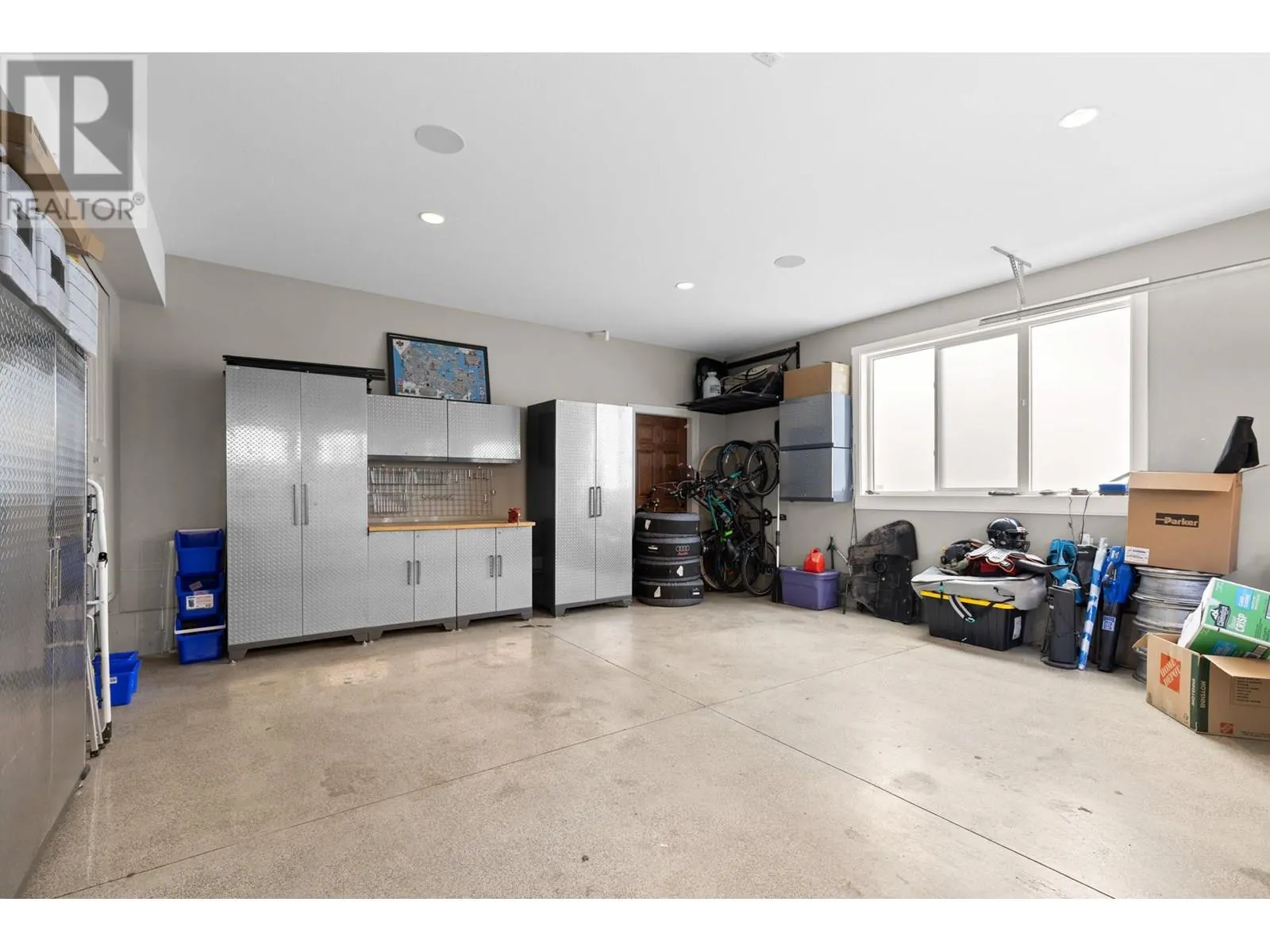 935 Laurier Avenue