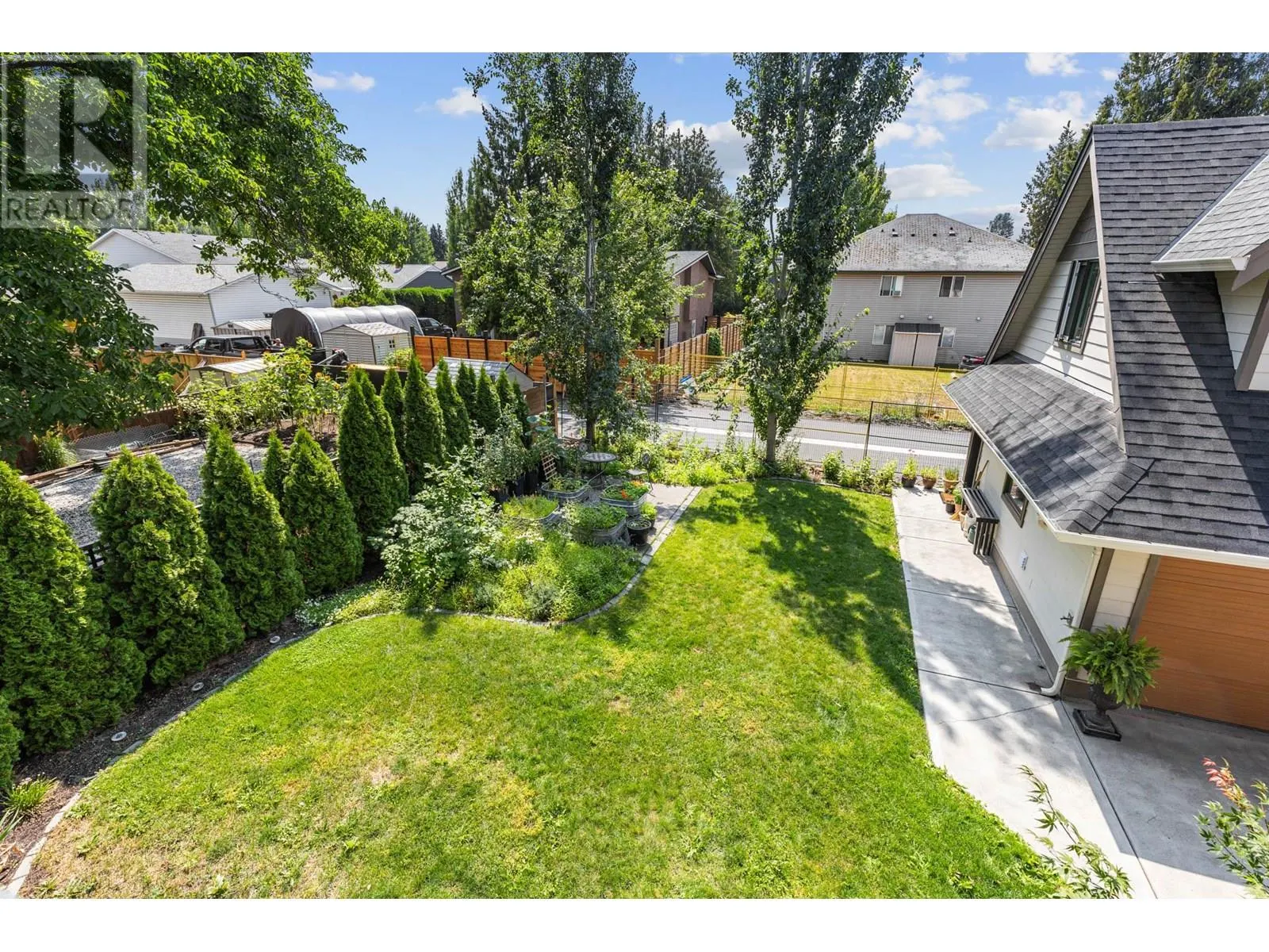 935 Laurier Avenue