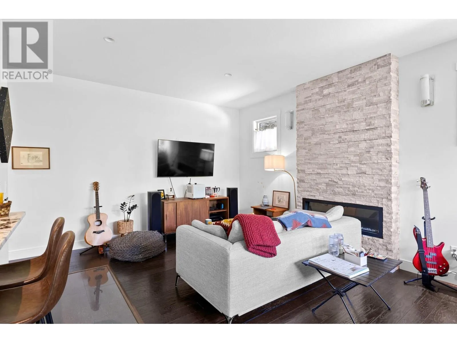 935 Laurier Avenue