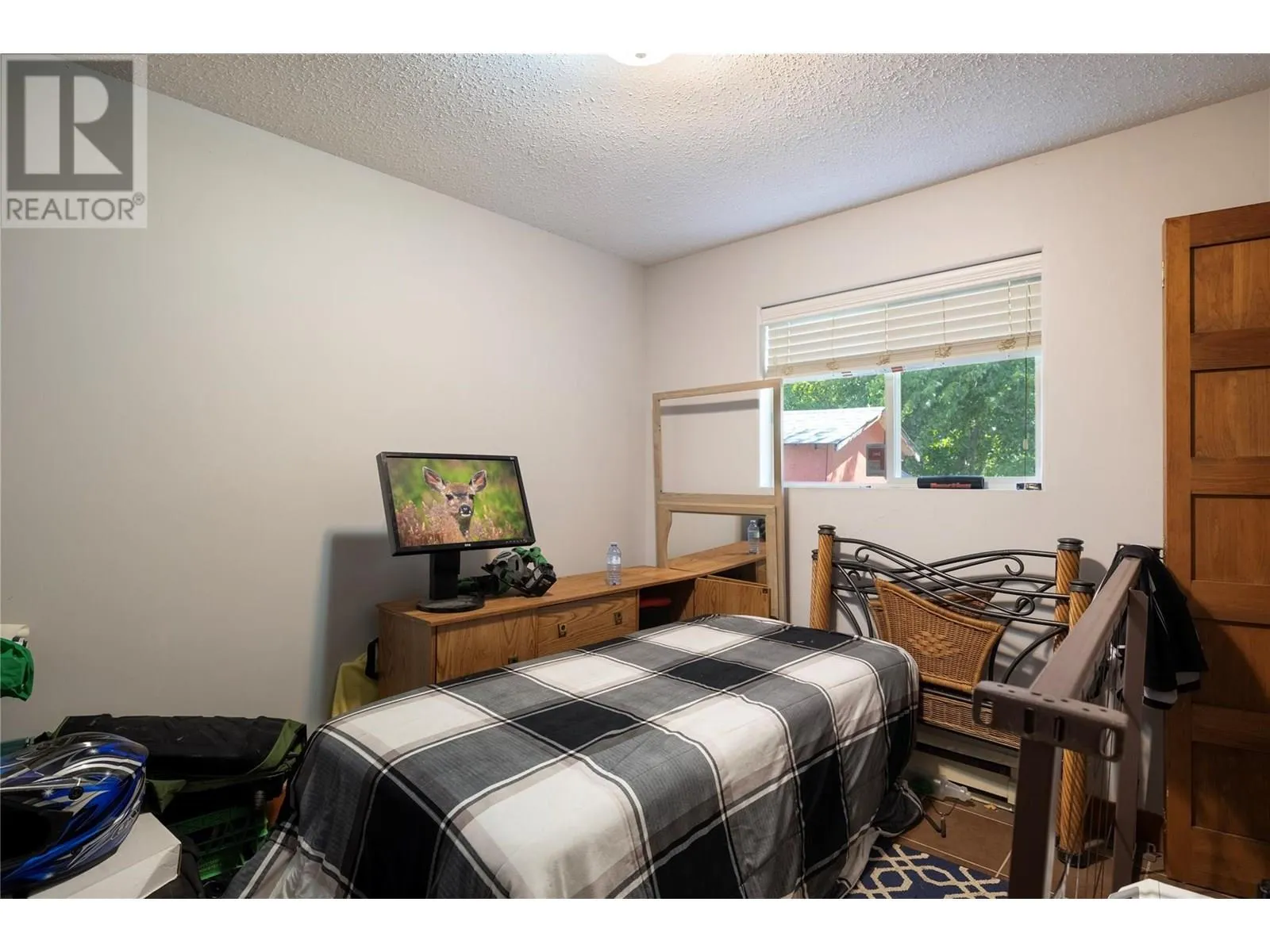 6090 Highway 33