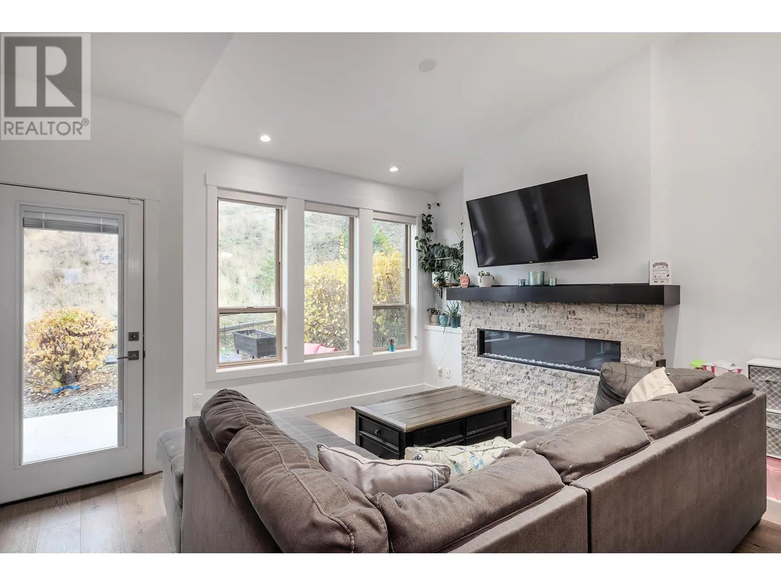 1870 Rosealee Lane Unit# 42
