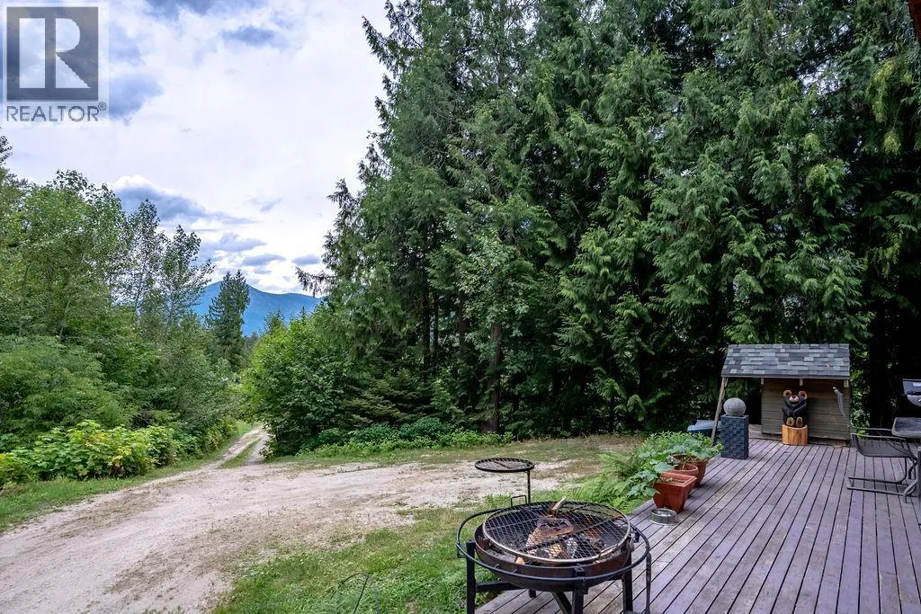 2987 SLOCAN VALLEY ROAD W Road