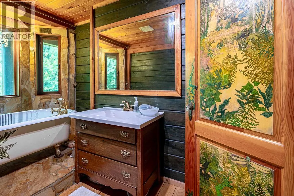 2987 SLOCAN VALLEY ROAD W Road