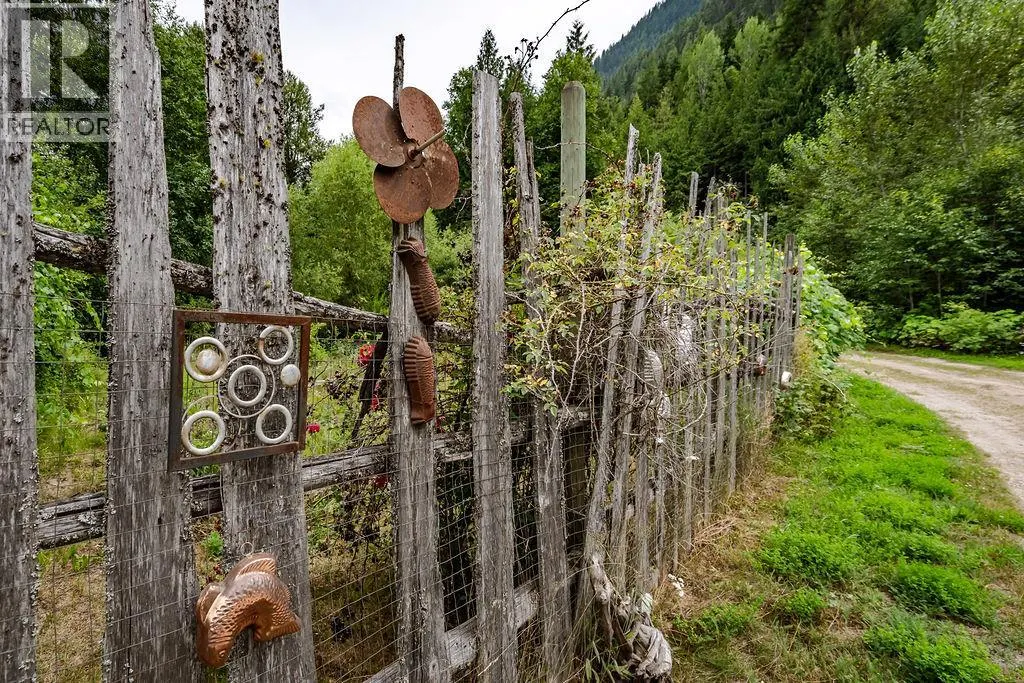 2987 SLOCAN VALLEY ROAD W Road