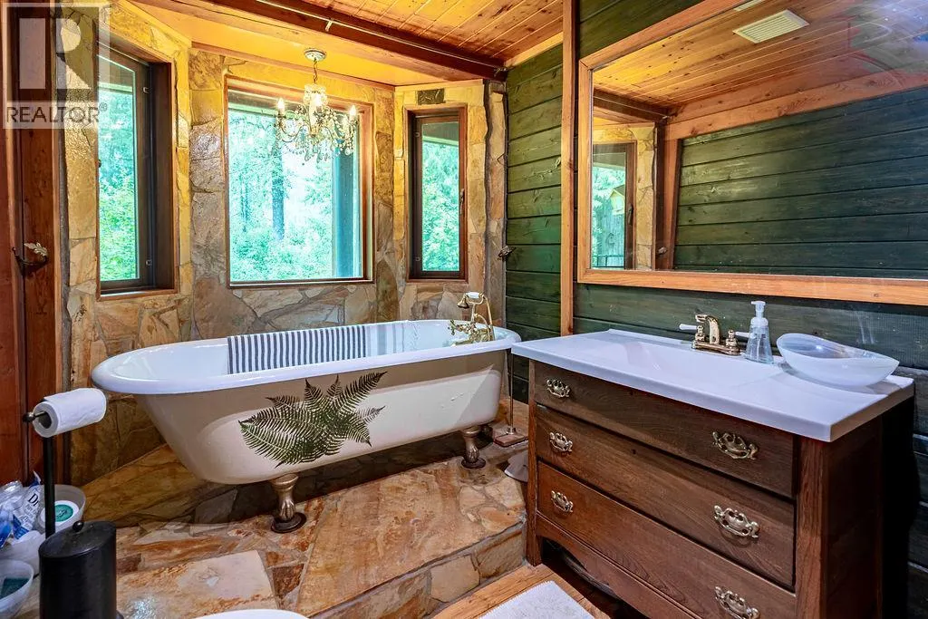 2987 SLOCAN VALLEY ROAD W Road