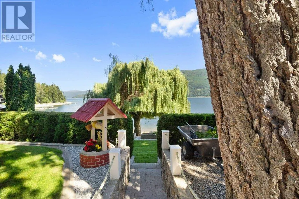 4842 SUNNYBRAE CANOE POINT Road