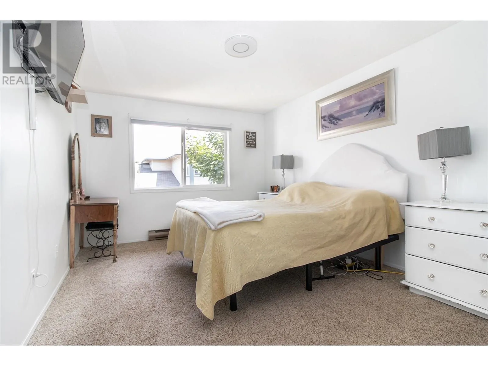 2085 Gordon Drive Unit# 204