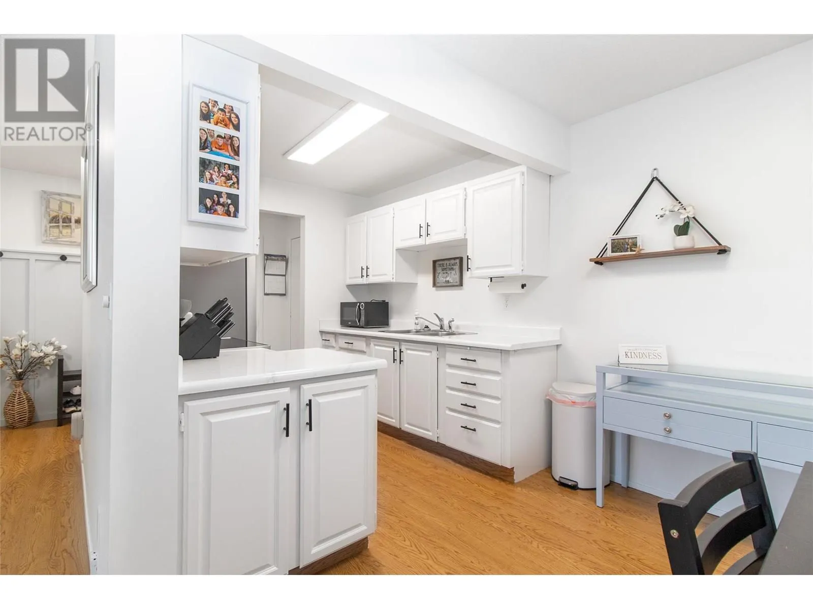 2085 Gordon Drive Unit# 204