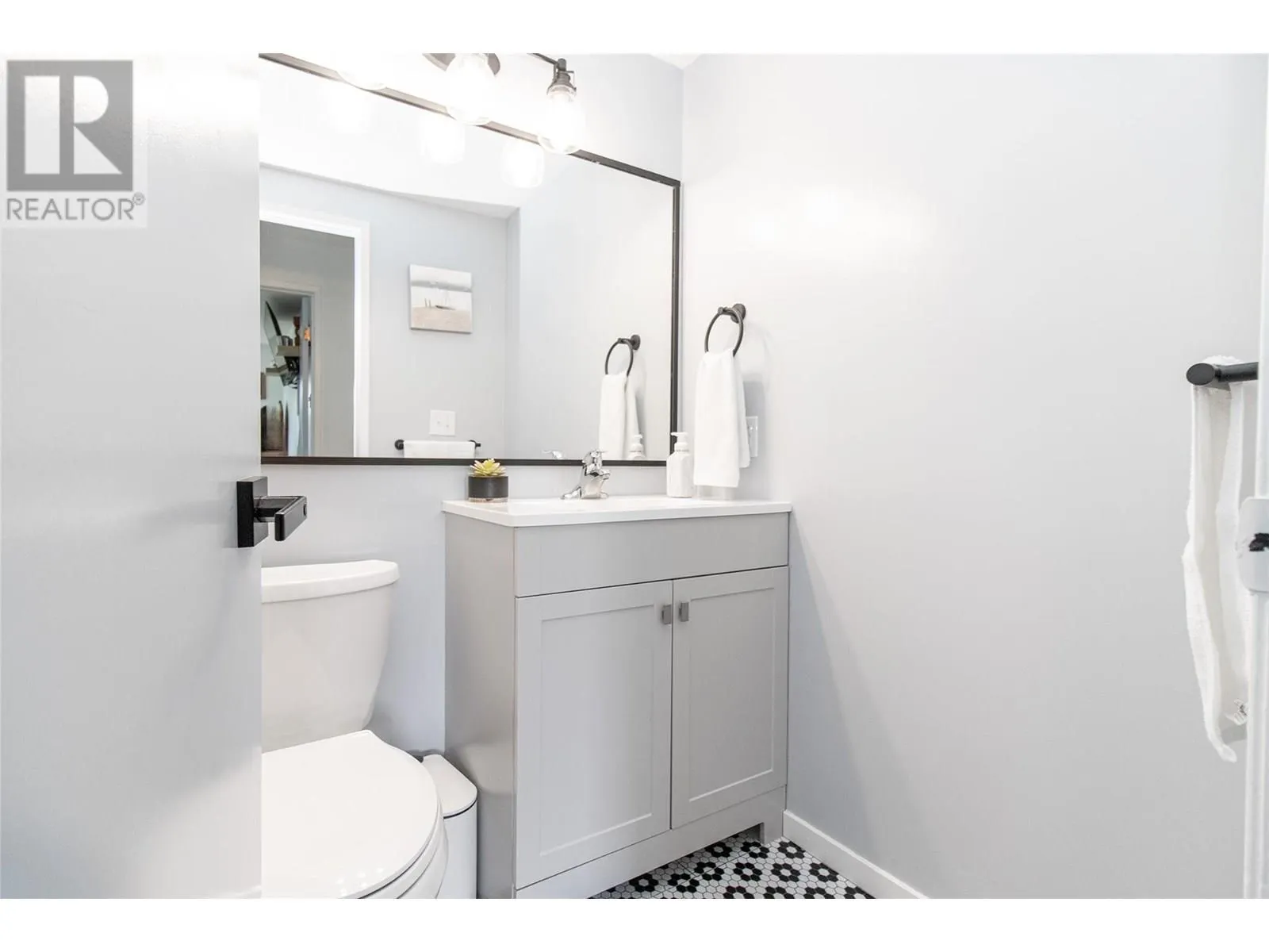 2085 Gordon Drive Unit# 204