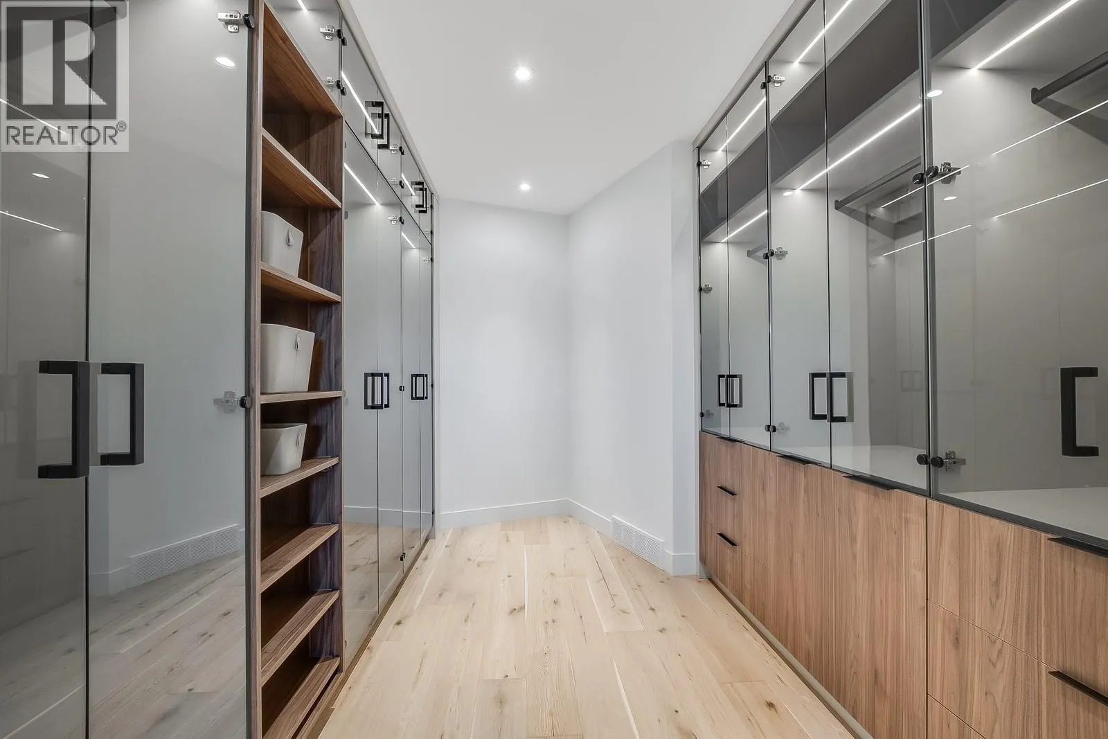 1122 Pearcy Court