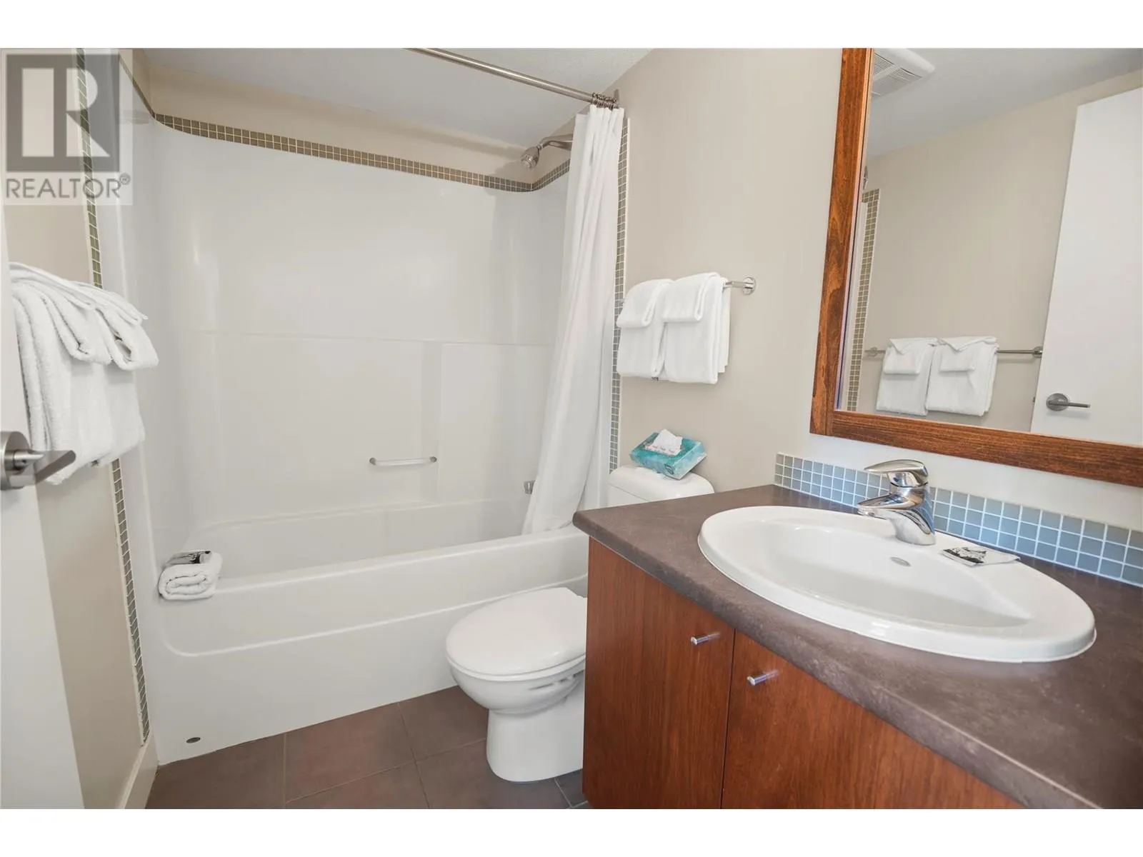 2049 SUMMIT Drive Unit# 311C