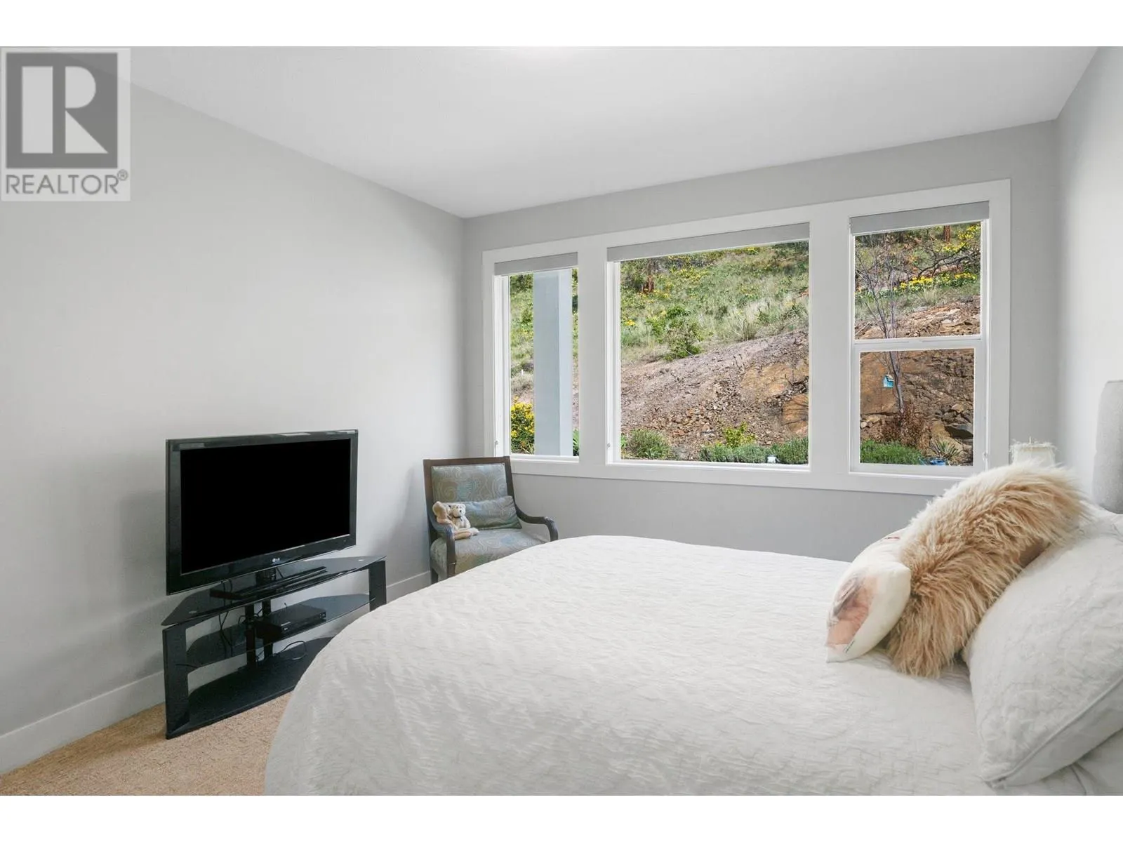 2594 Crown Crest Drive