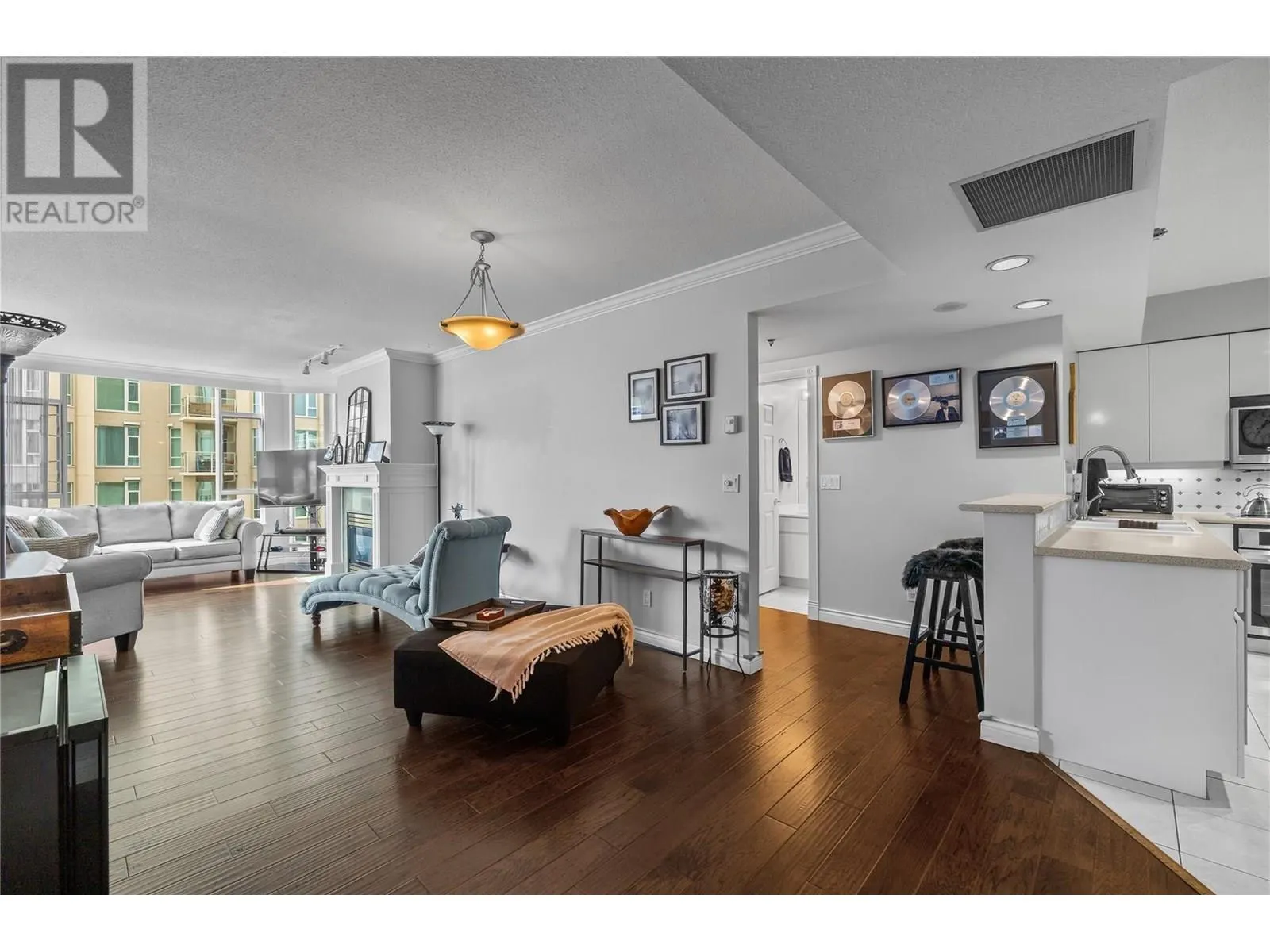 1152 Sunset Drive Unit# 706