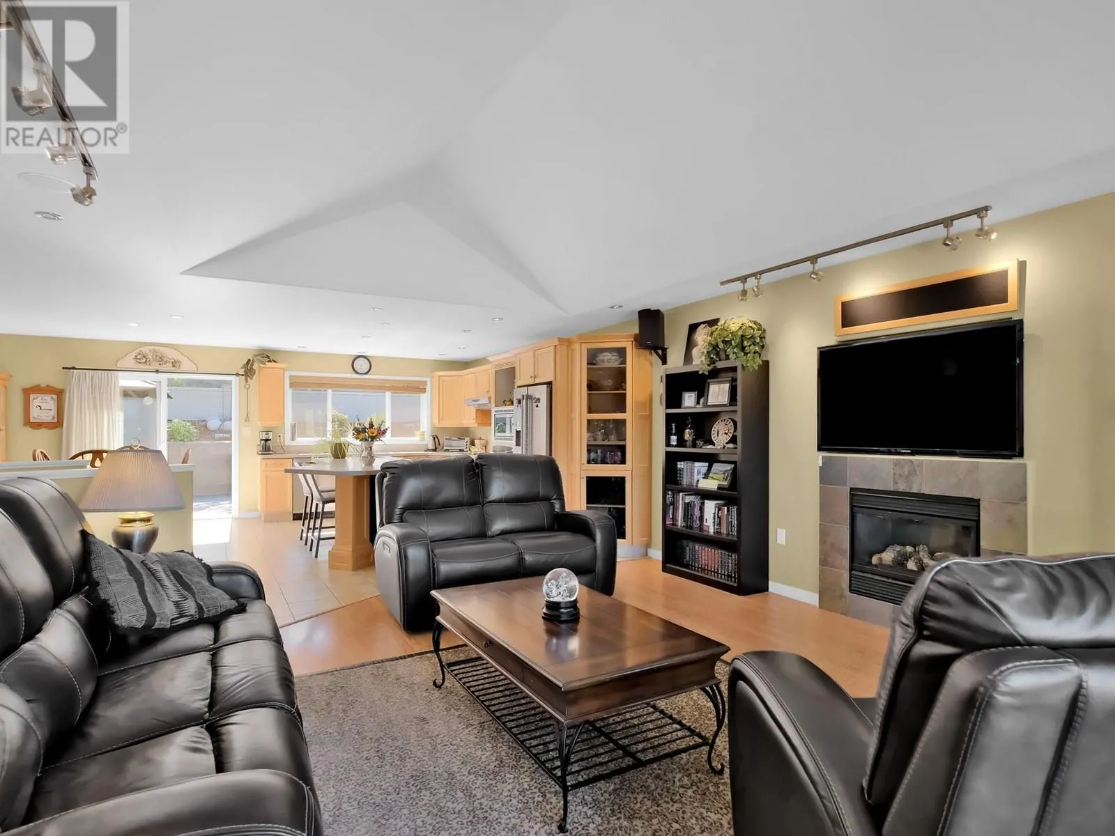 695 Pineview Road Unit# 102