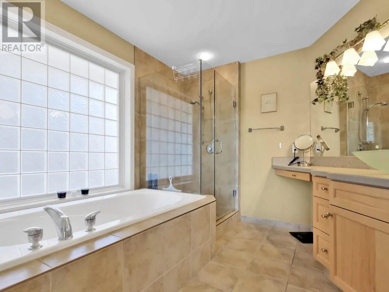 695 Pineview Road Unit# 102