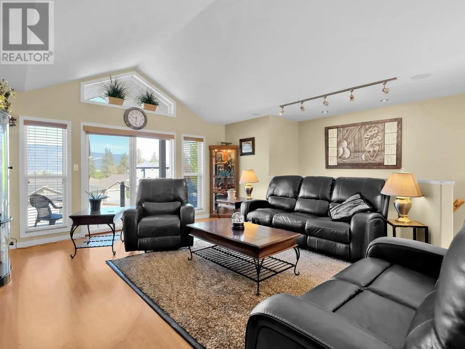 695 Pineview Road Unit# 102