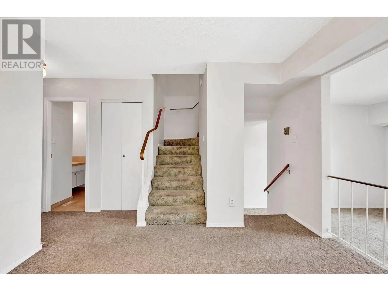 1980 GLENWOOD Drive Unit# 11