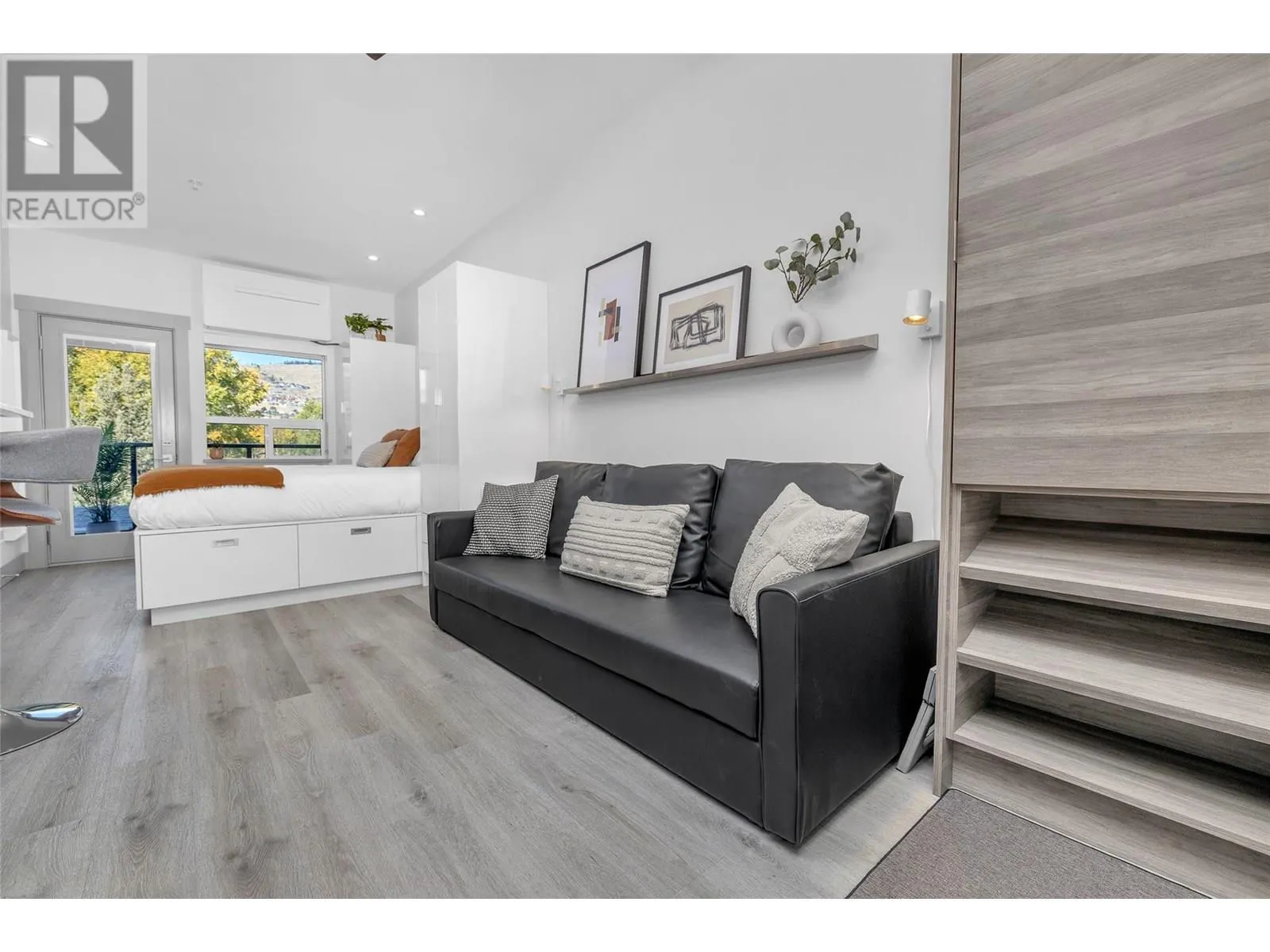 2555 Lakeshore Road Unit# 211