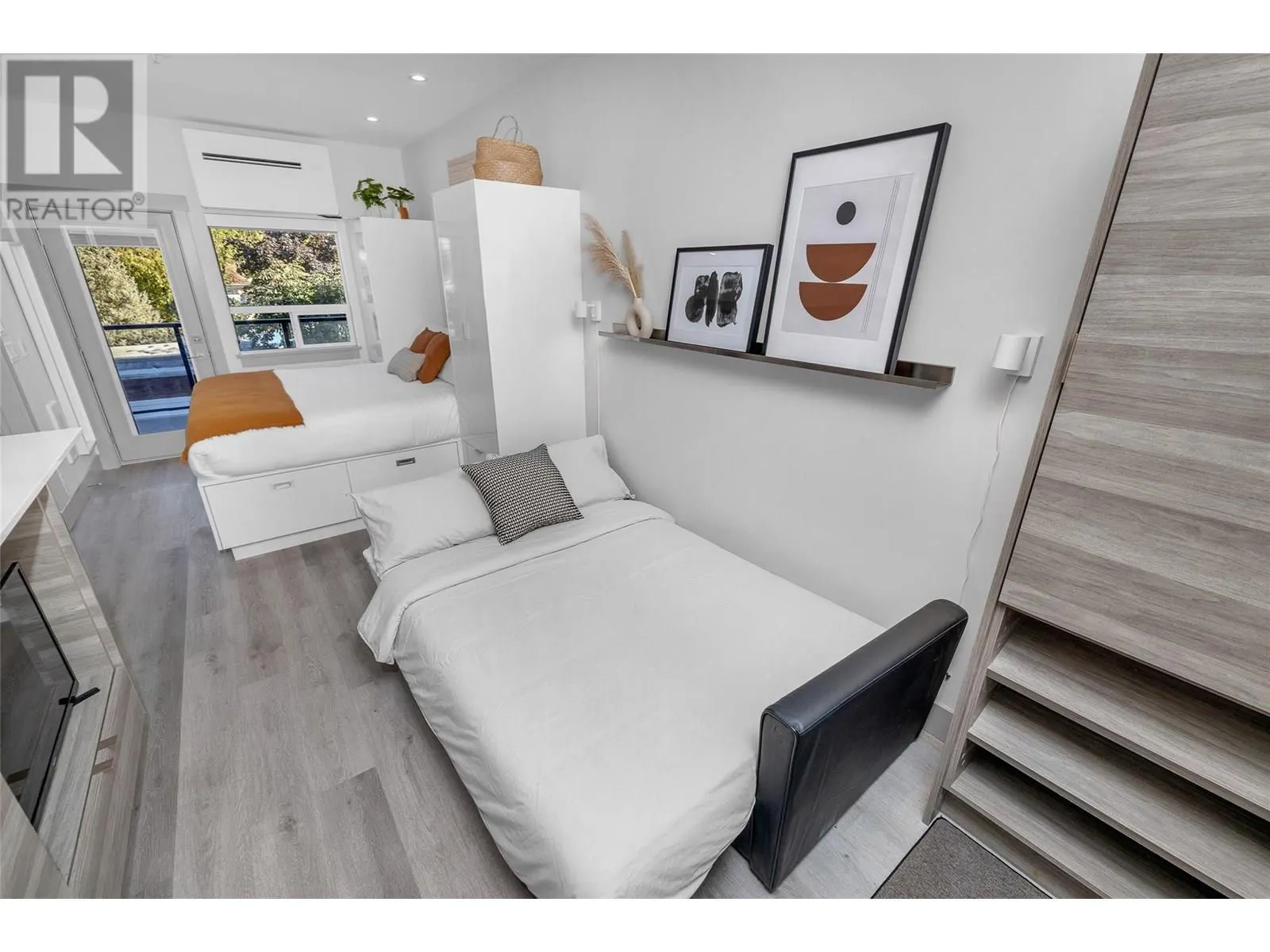2555 Lakeshore Road Unit# 211