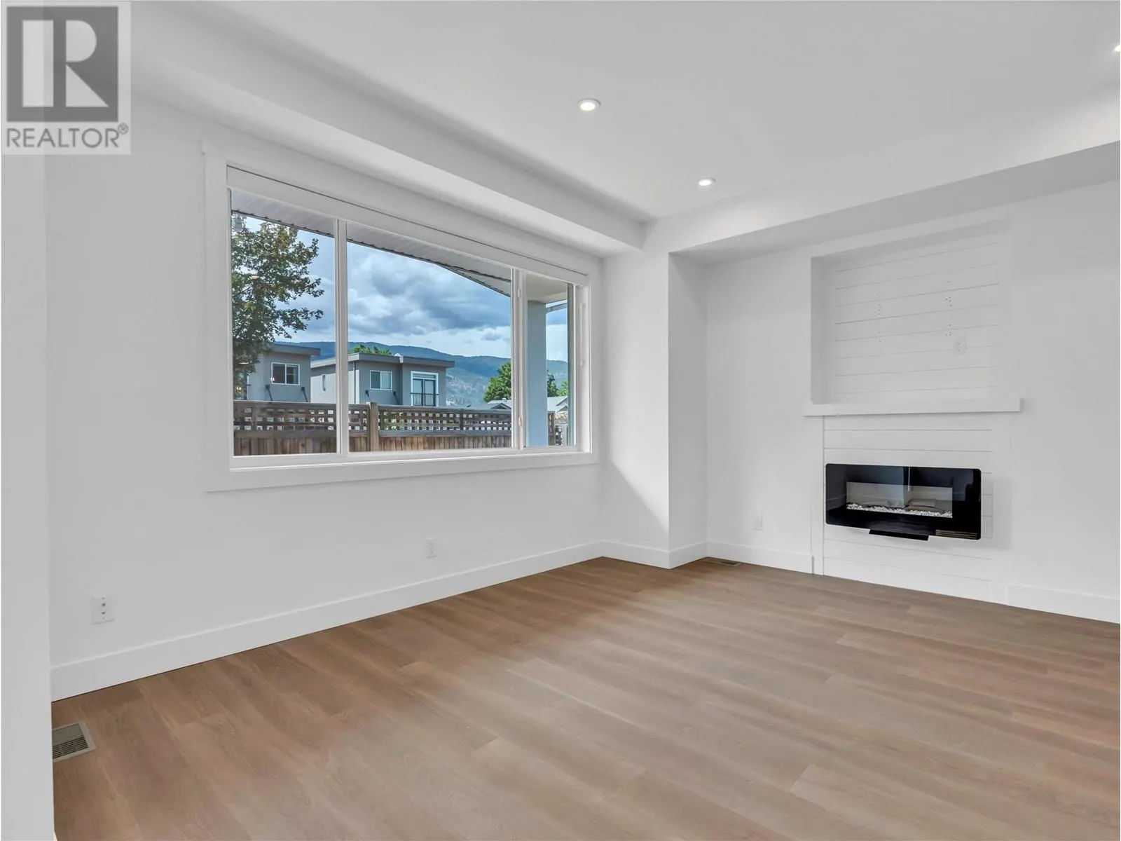 453 MAURICE Street Unit# 102