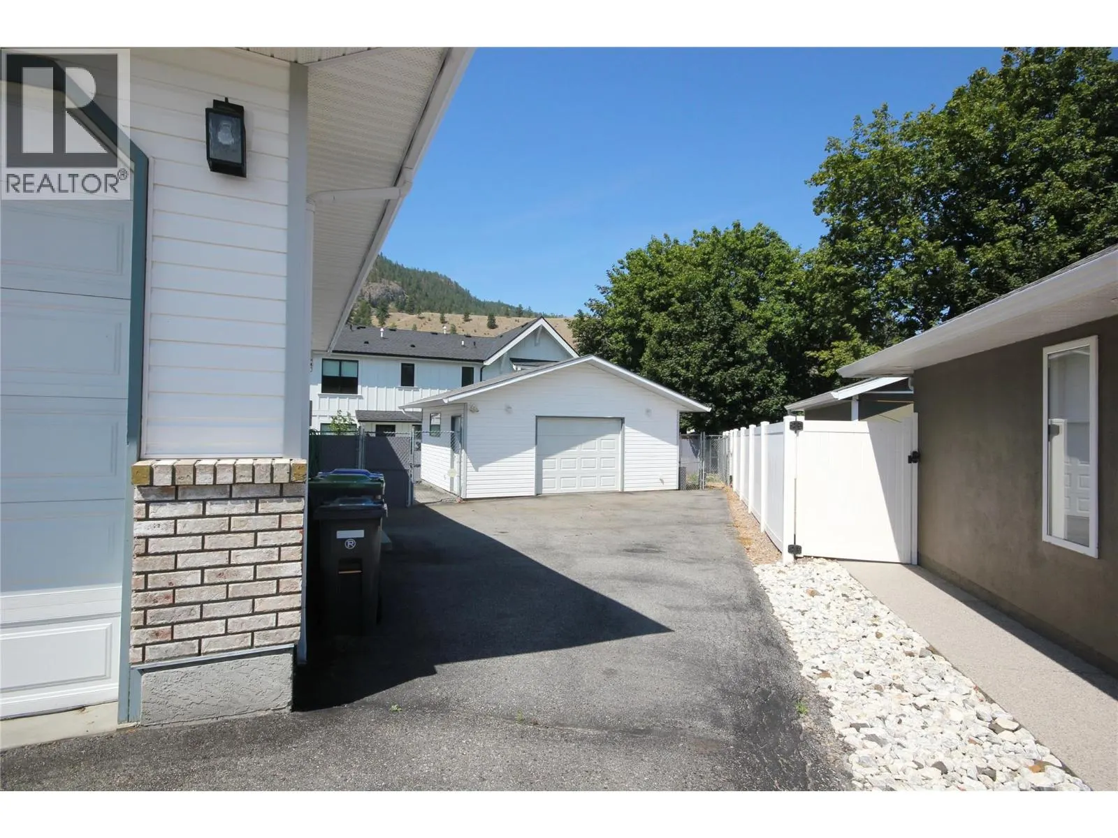 5338 CAMLYN Court