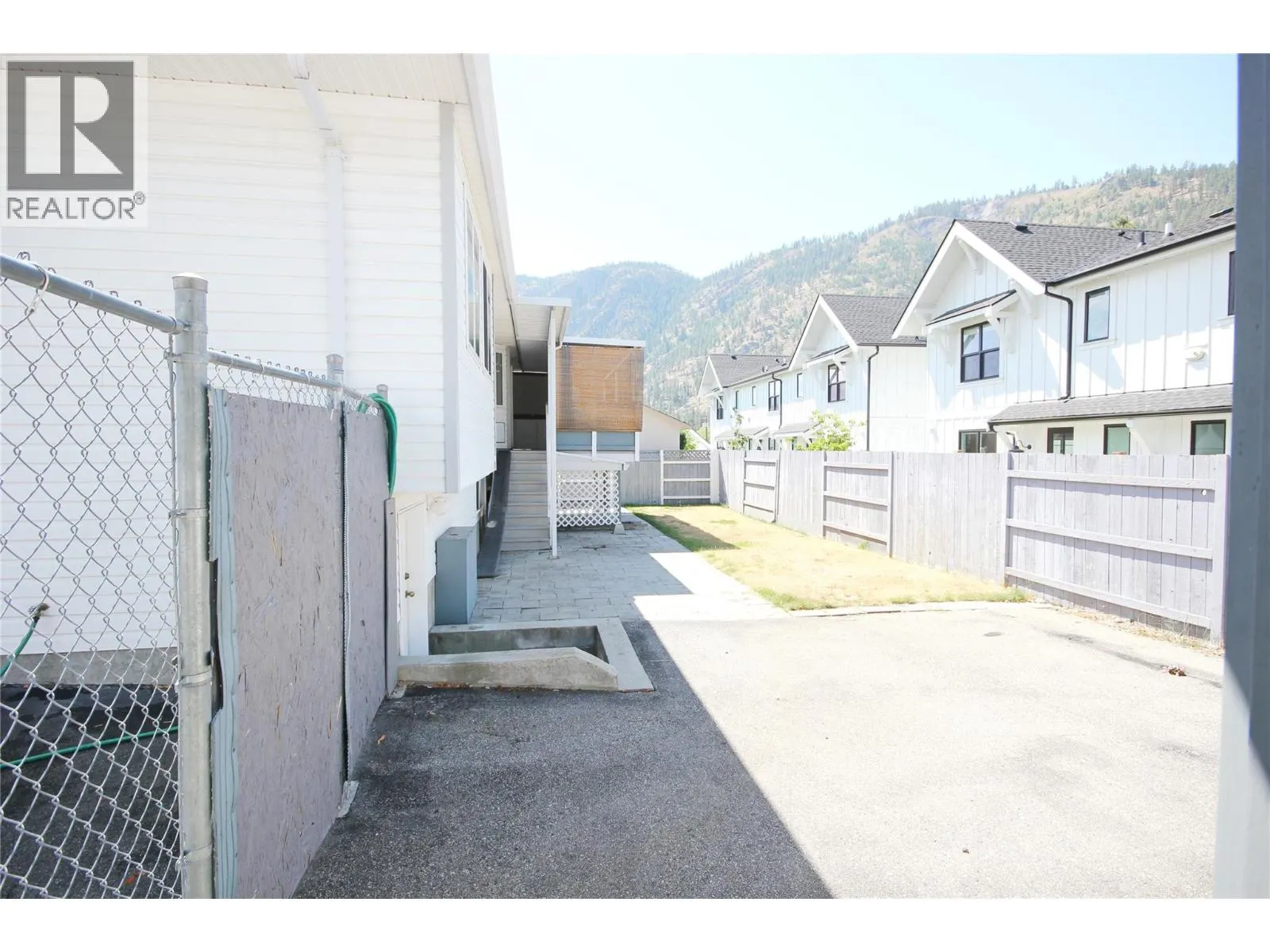 5338 CAMLYN Court