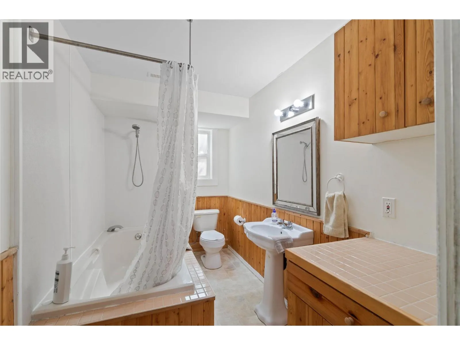 2404 Bella Coola Court
