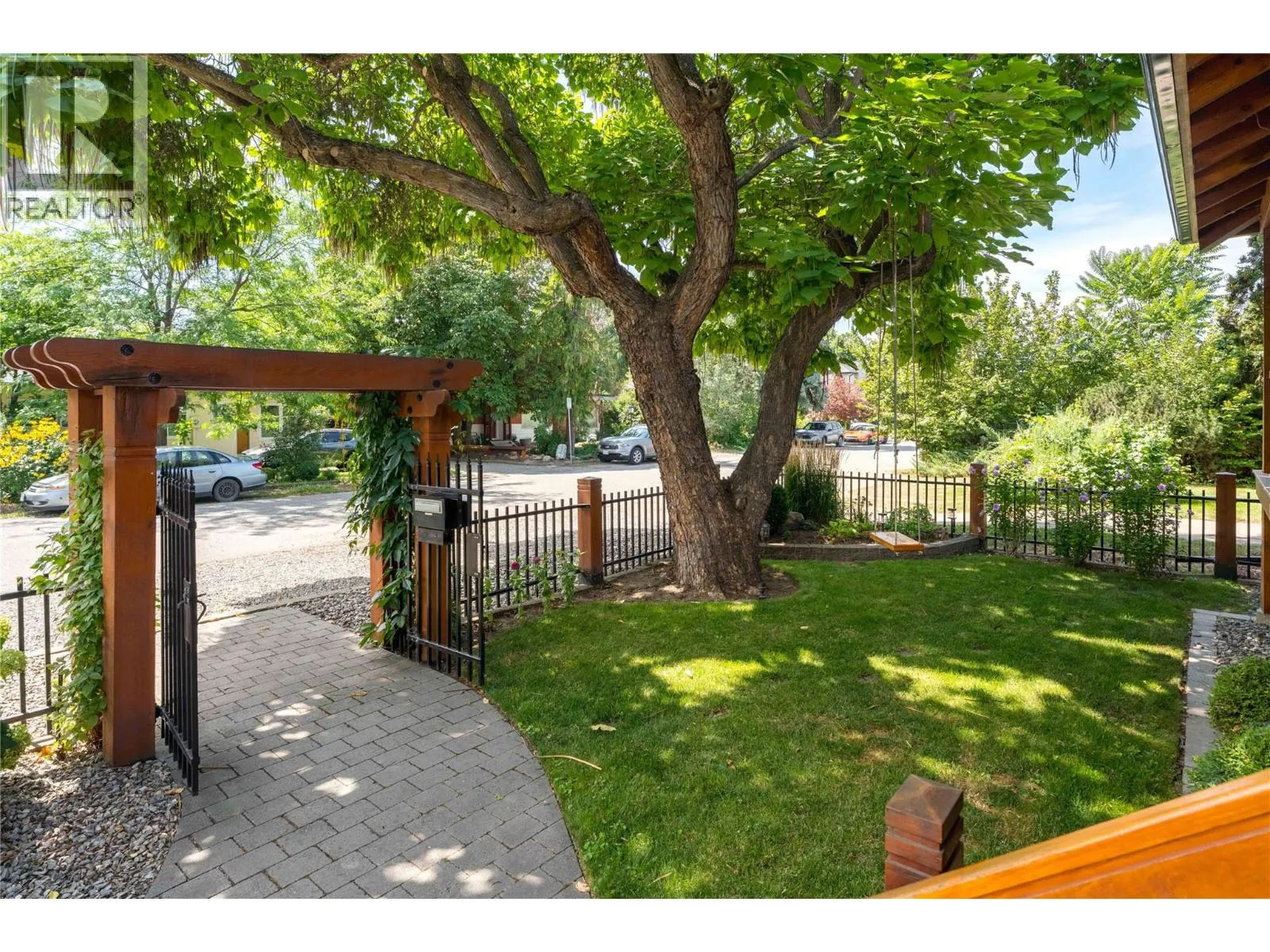 354 BURNE Avenue