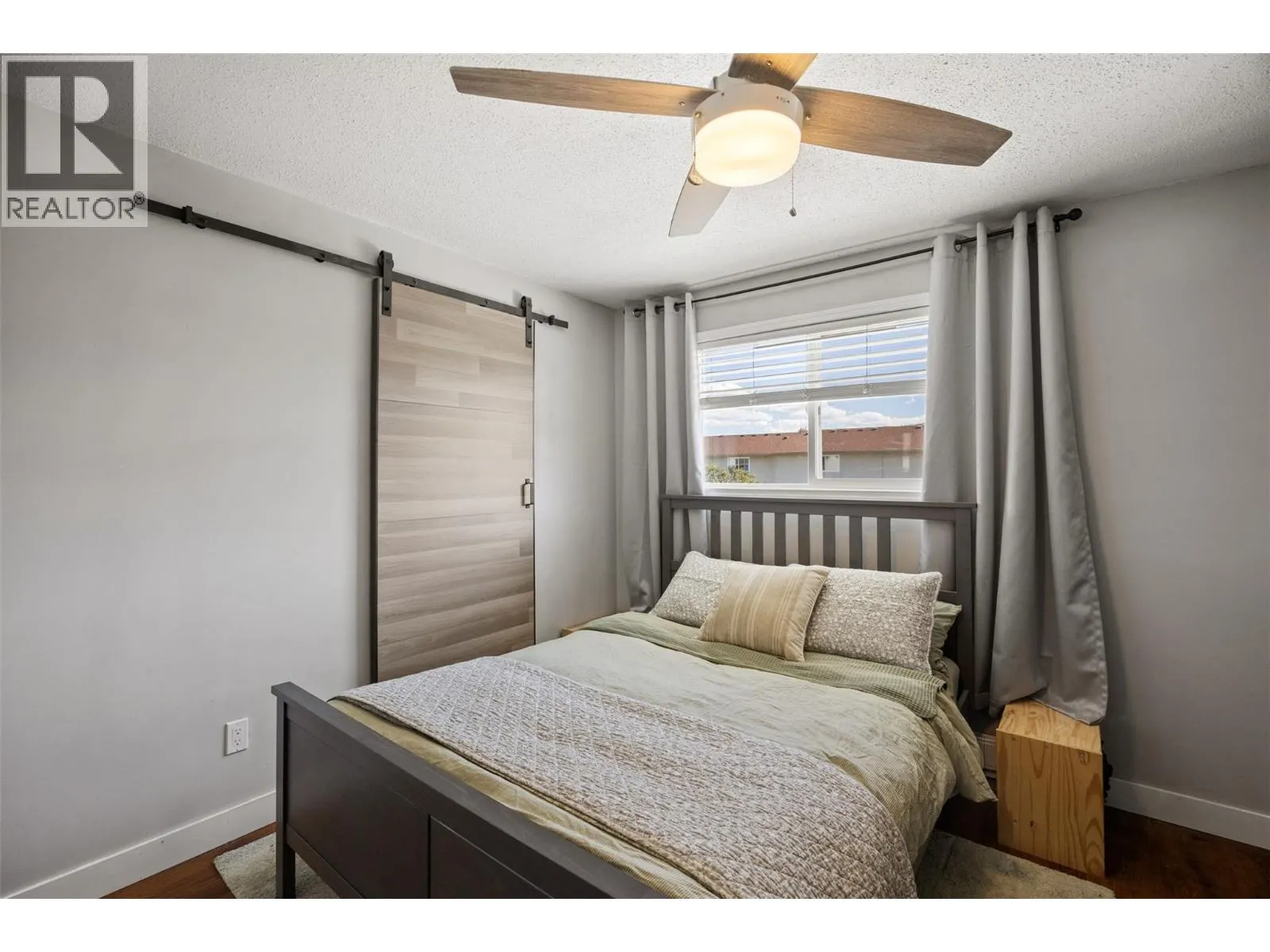 1697 Greenfield Avenue Unit# 4