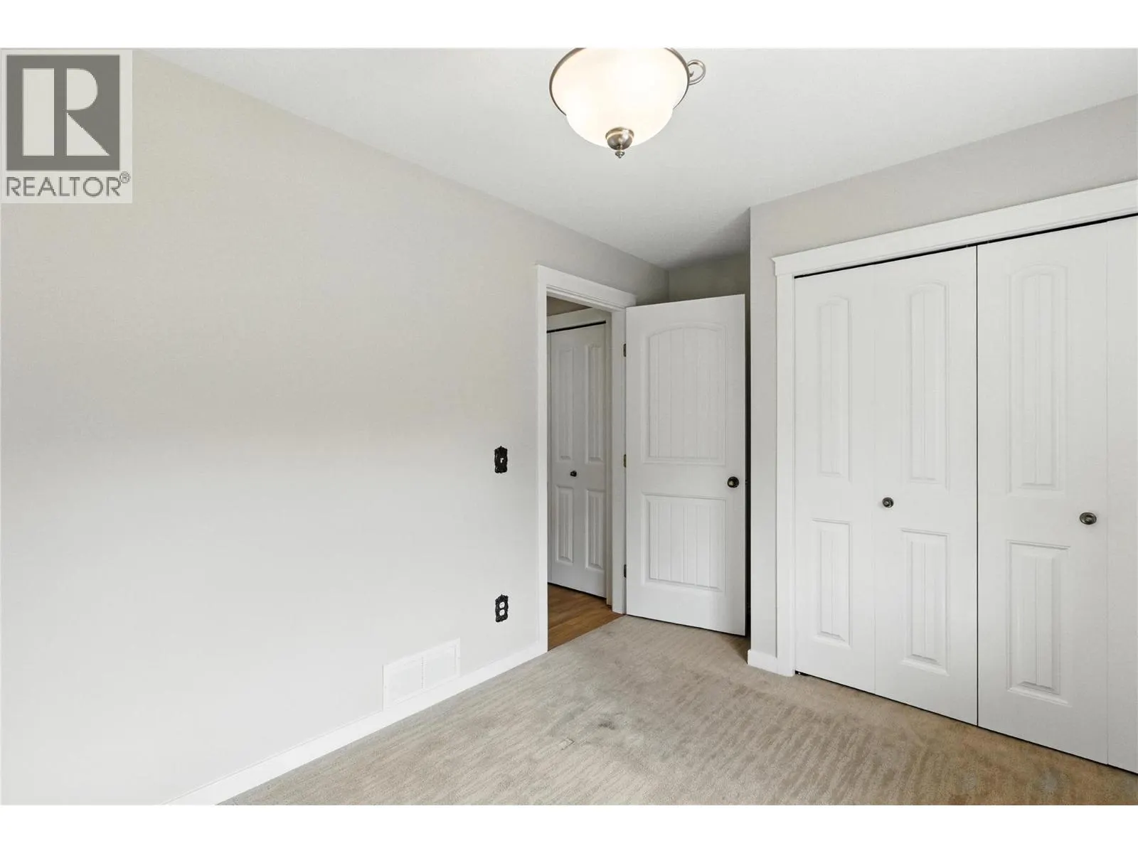 4504 Bellevue Drive