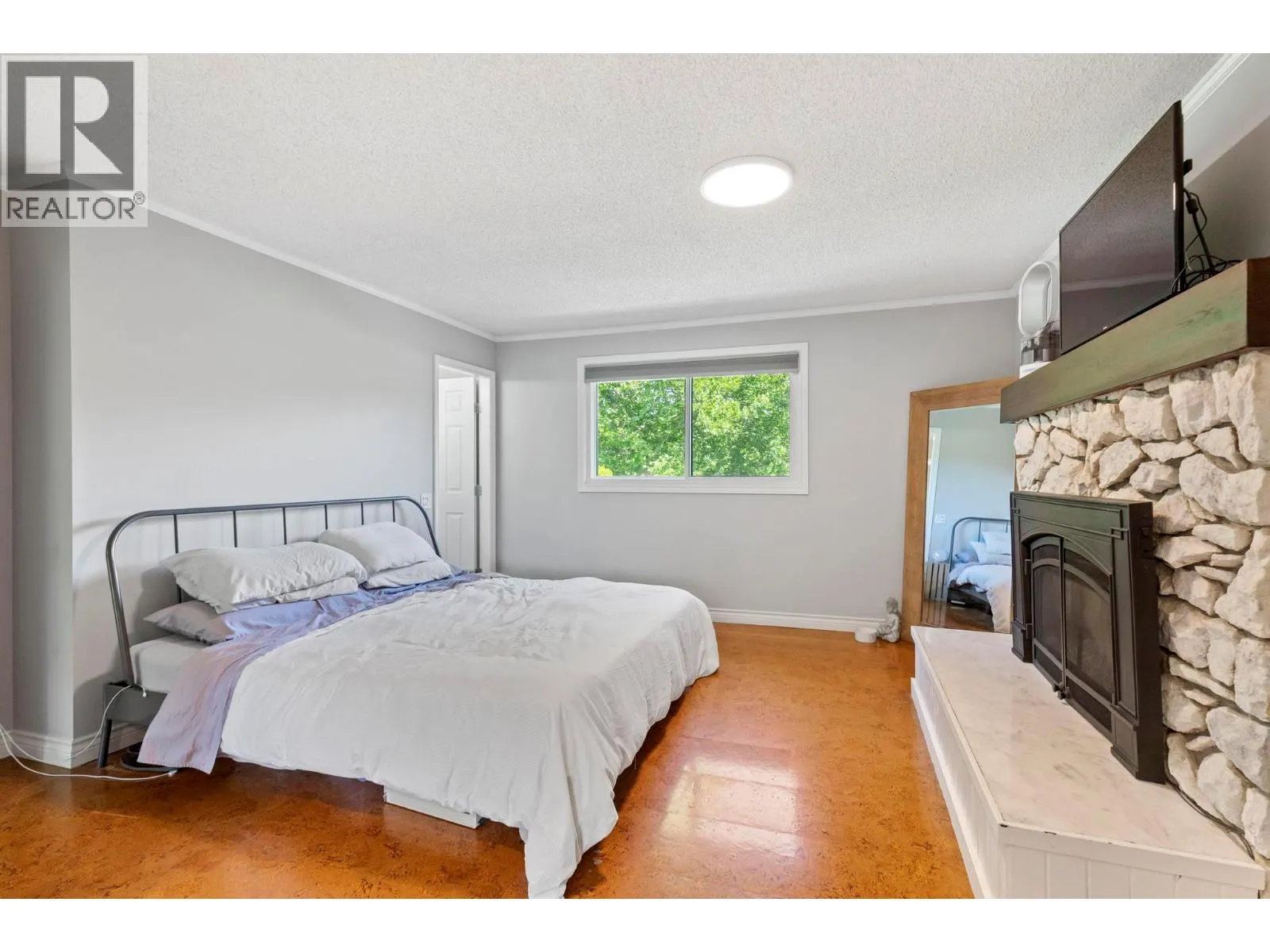 4540 Lakeshore Road