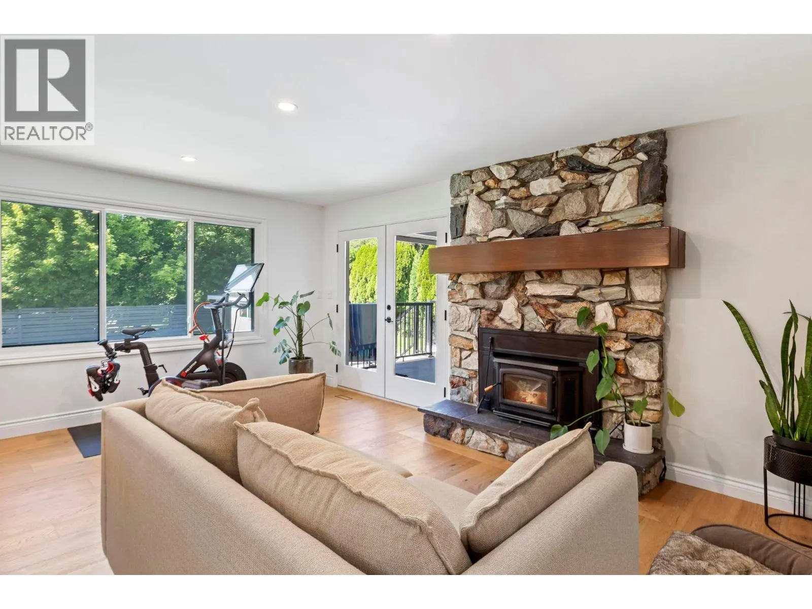 4540 Lakeshore Road
